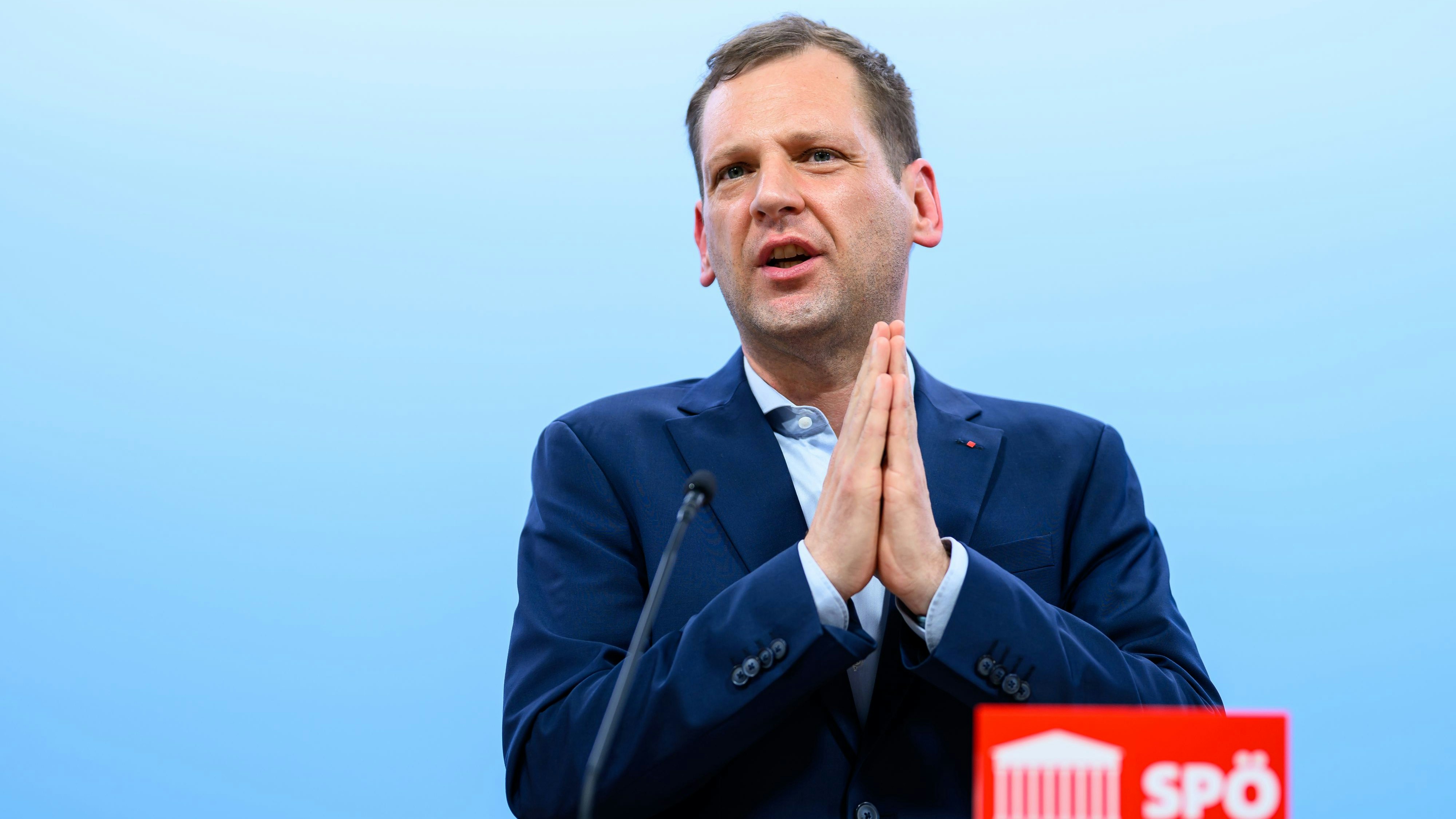 Download von www.picturedesk.com am 25.06.2024 (22:39).  ABD0122_20240610 - WIEN - ÖSTERREICH: GF Klubobmann Philip Kucher (SPÖ) im Rahmen einer Pressekonferenz anlässlich der Ergebnisse der Europawahlen 2024, 10. Juni 2024, in Wien. - FOTO: APA/MAX SLOVENCIK - 20240610_PD4277 - Rechteinfo: Rights Managed (RM)