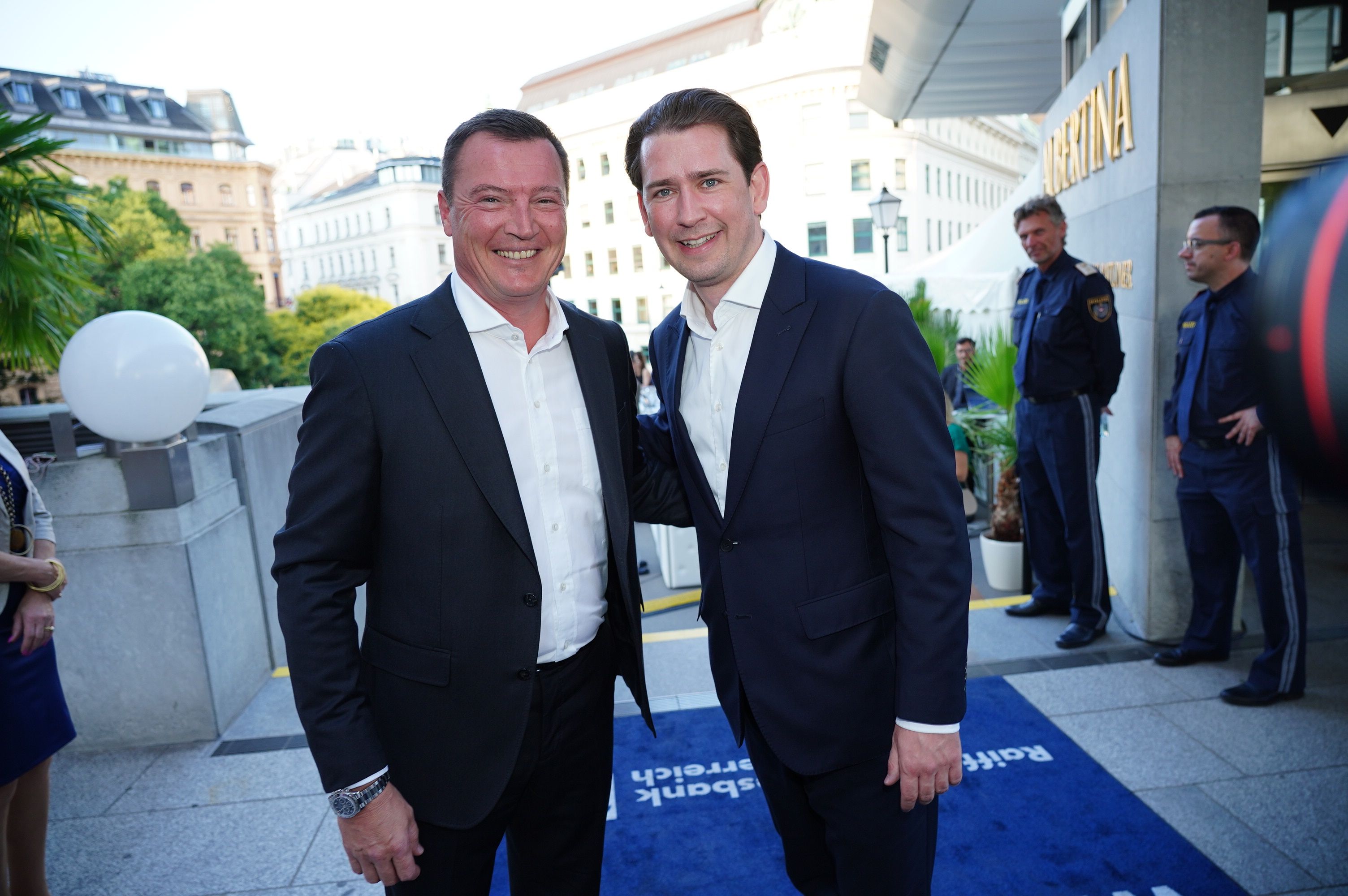 Markus Friesacher mit Sebastian Kurz laden zu ihrem Fest in Salzburg