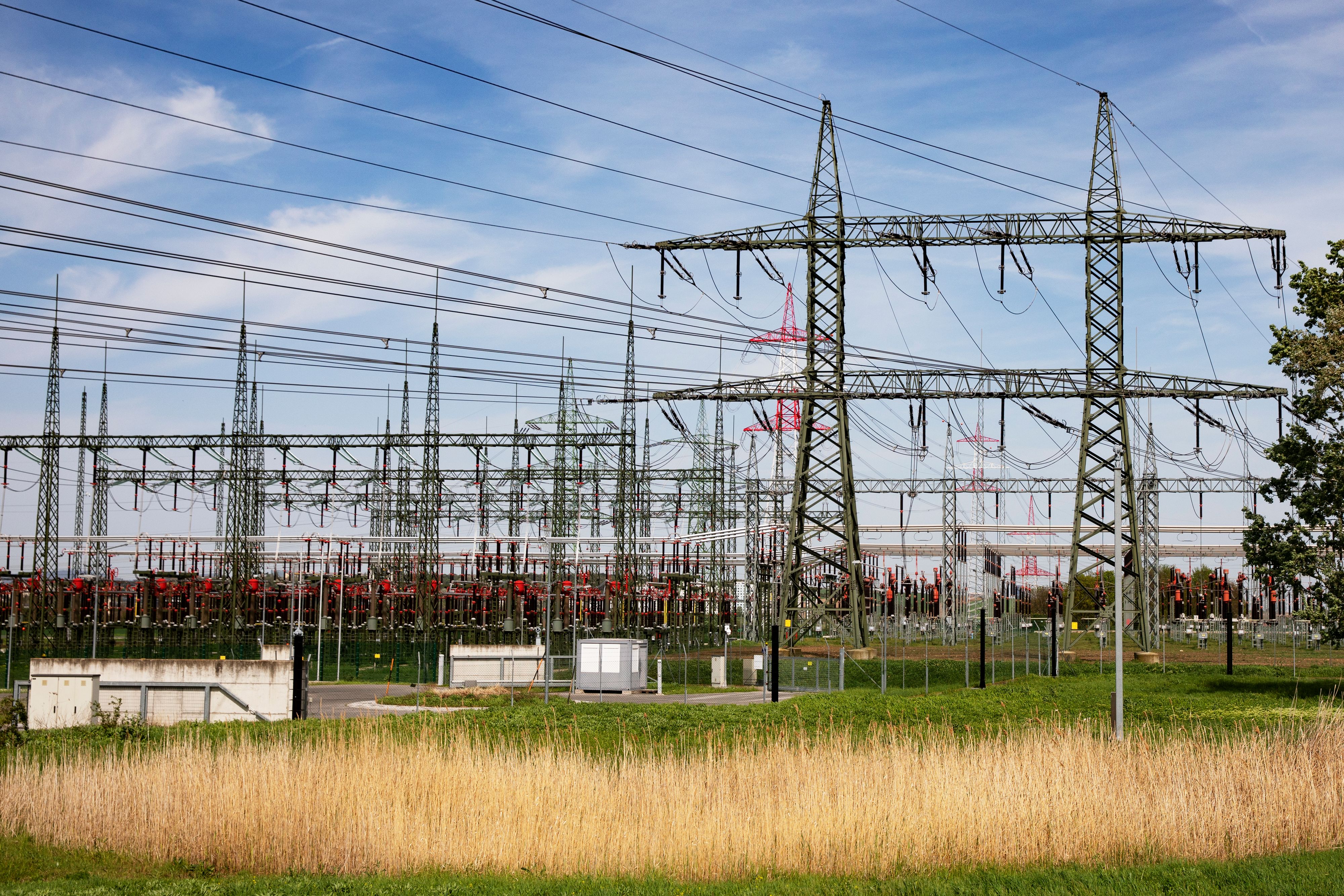 Hochspannungsleitungen des österreichischen Stromnetzbetreibers Austrian Power Grid (APG) in Wien. Archivbild.