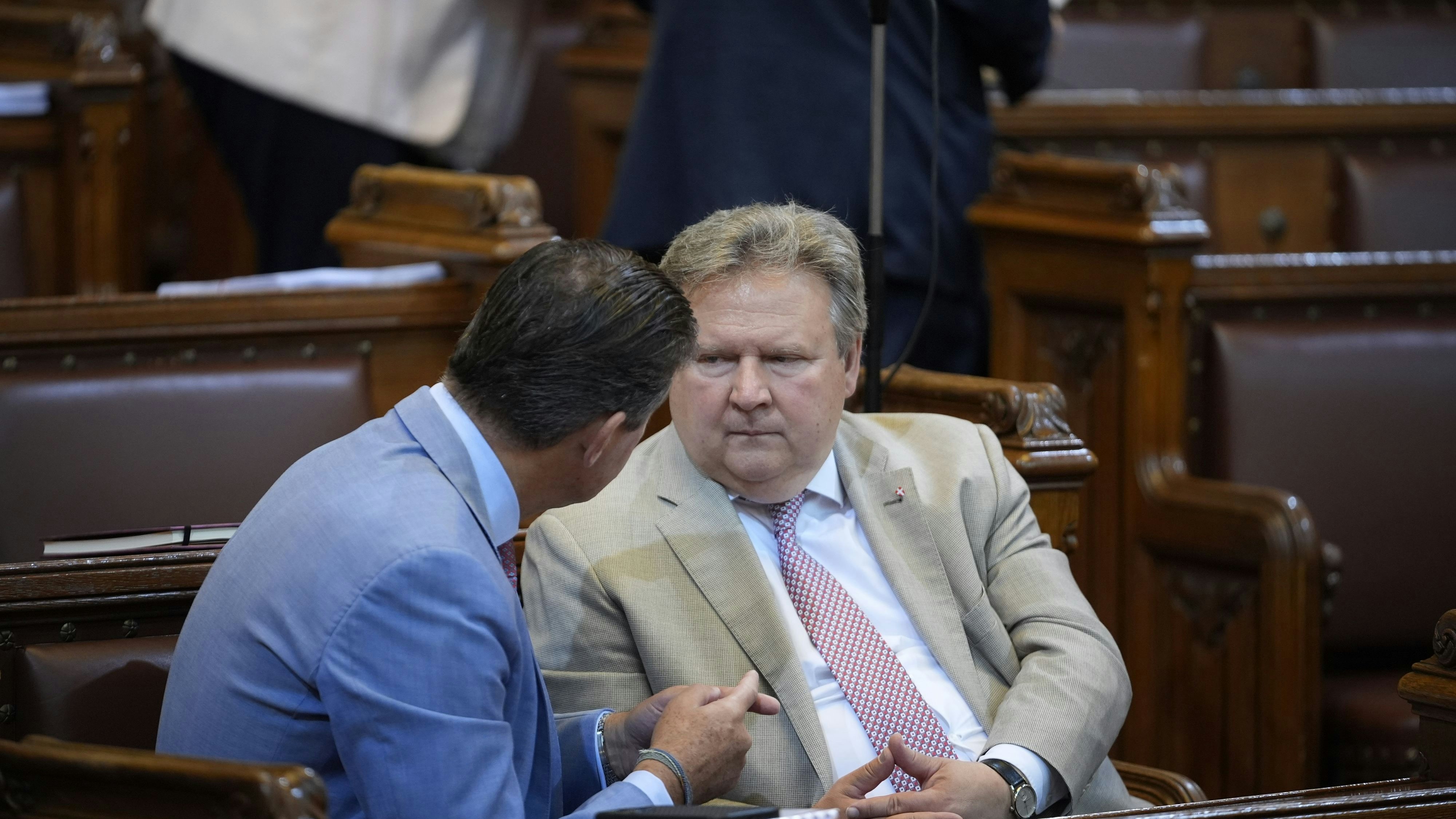 Hanke mit Bürgermeister Michael Ludwig im Gemeinderat. 