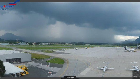 Über Salzburg zieht derzeit ein kräftiges Unwetter hinweg. 