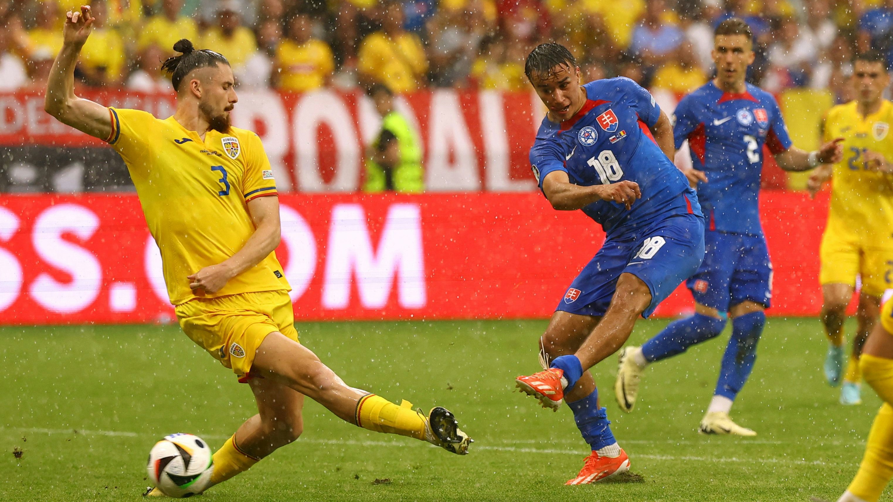 Rumänien gegen die Türkei in der Wasserschlacht von Frankfurt. 