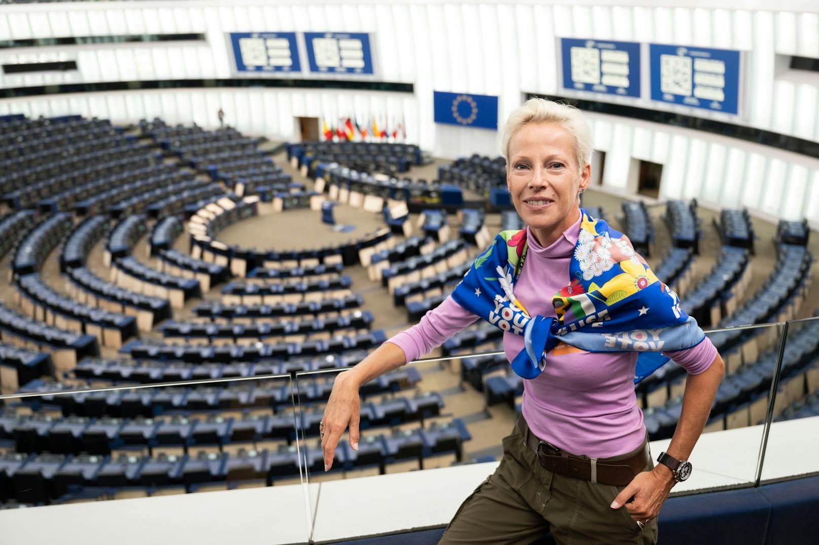 Martina Gleissenebner-Teskey im Plenarsaal des EU-Parlaments. 