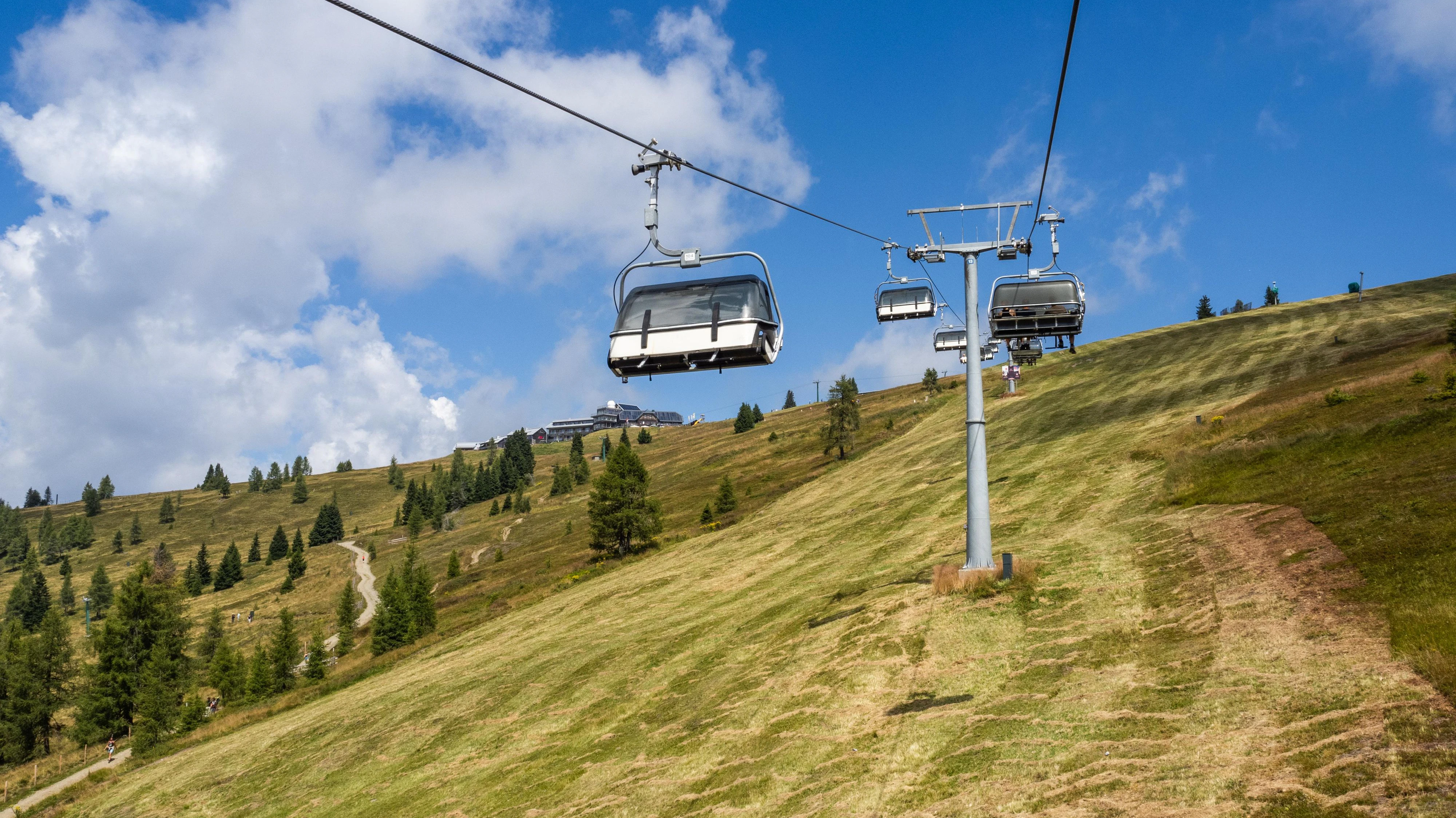 Mit der Seilbahn ging es für das Paar erst auf die Gerlitzen, doch den Weg hinunter fand es nicht mehr alleine.