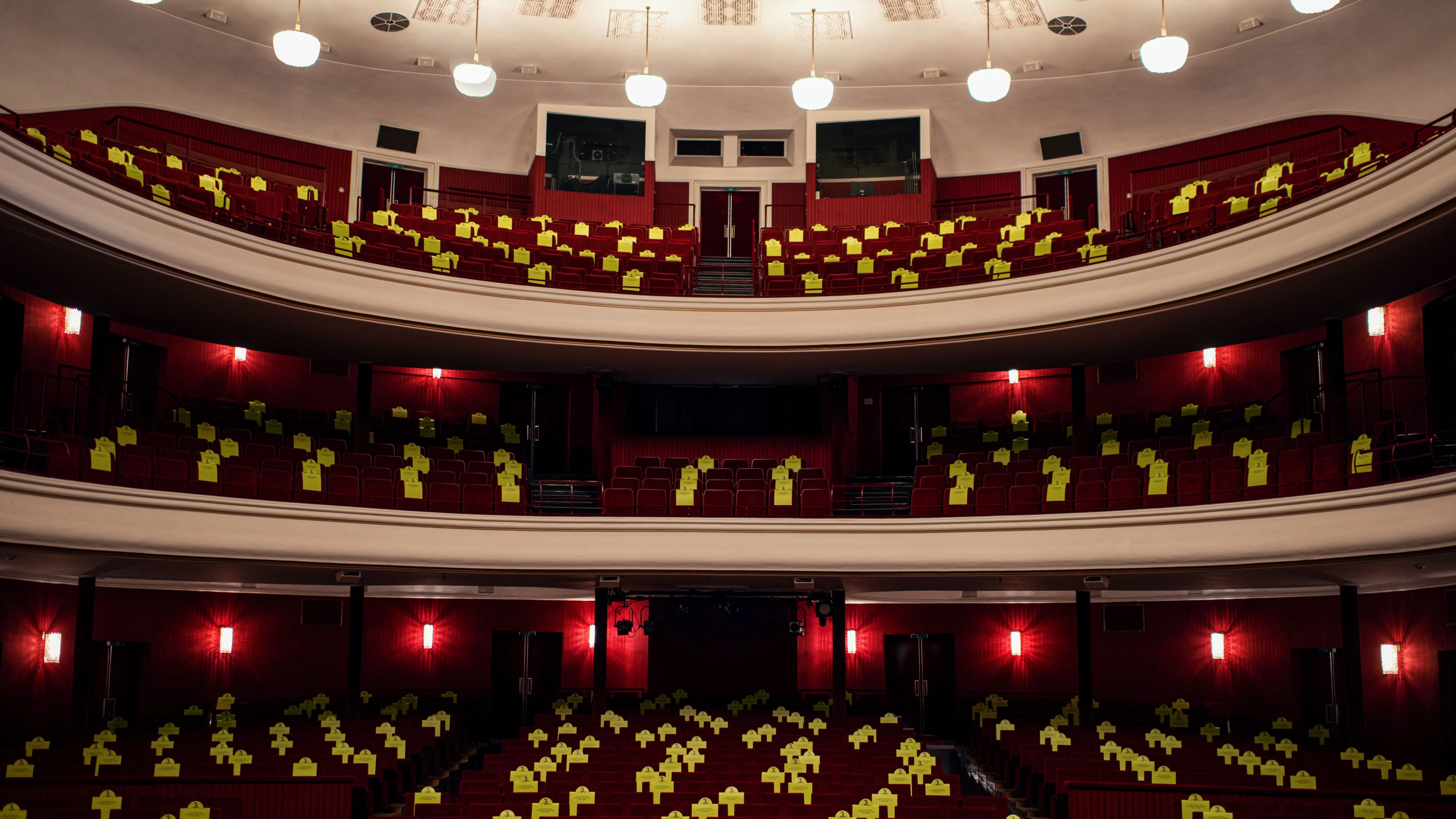 "Mann spricht's an": Aktion "Jede Dritte" in der Volksoper Wien