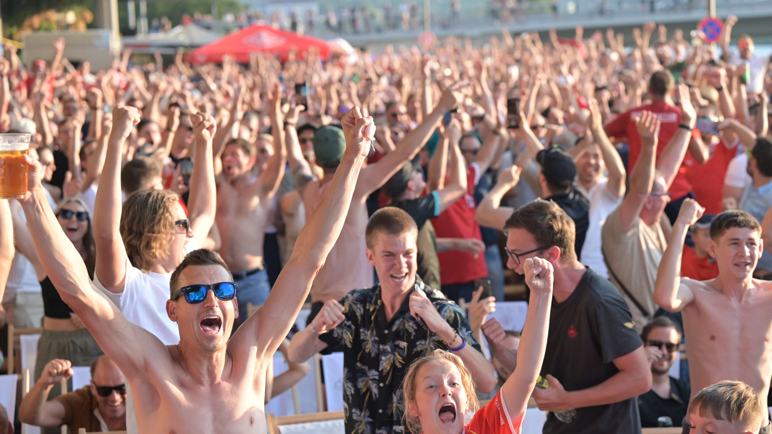 Heute.at - WM-Fieber: Wetter entscheidend für den Bierabsatz
