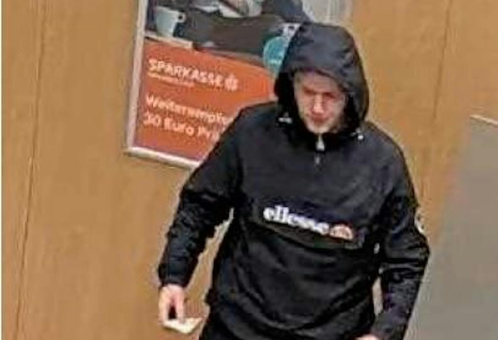 Bankomatkarte gestohlen – Polizei sucht diesen Mann