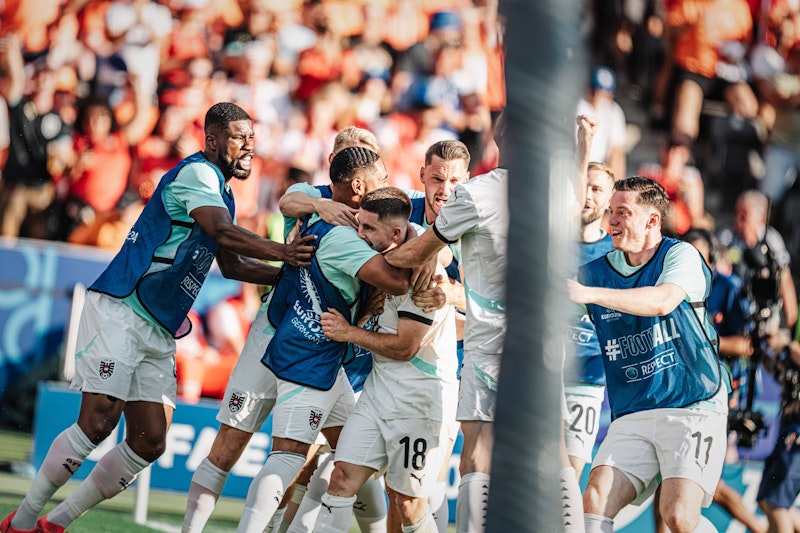 Österreich rockt die Fußball-EM in Deutschland! Mit einem 3:2-Sieg gegen Holland vor 71.000 Fans in Berlin buchte das groß aufspielende ÖFB-Team das Achtelfinal-Ticket bei der EURO.