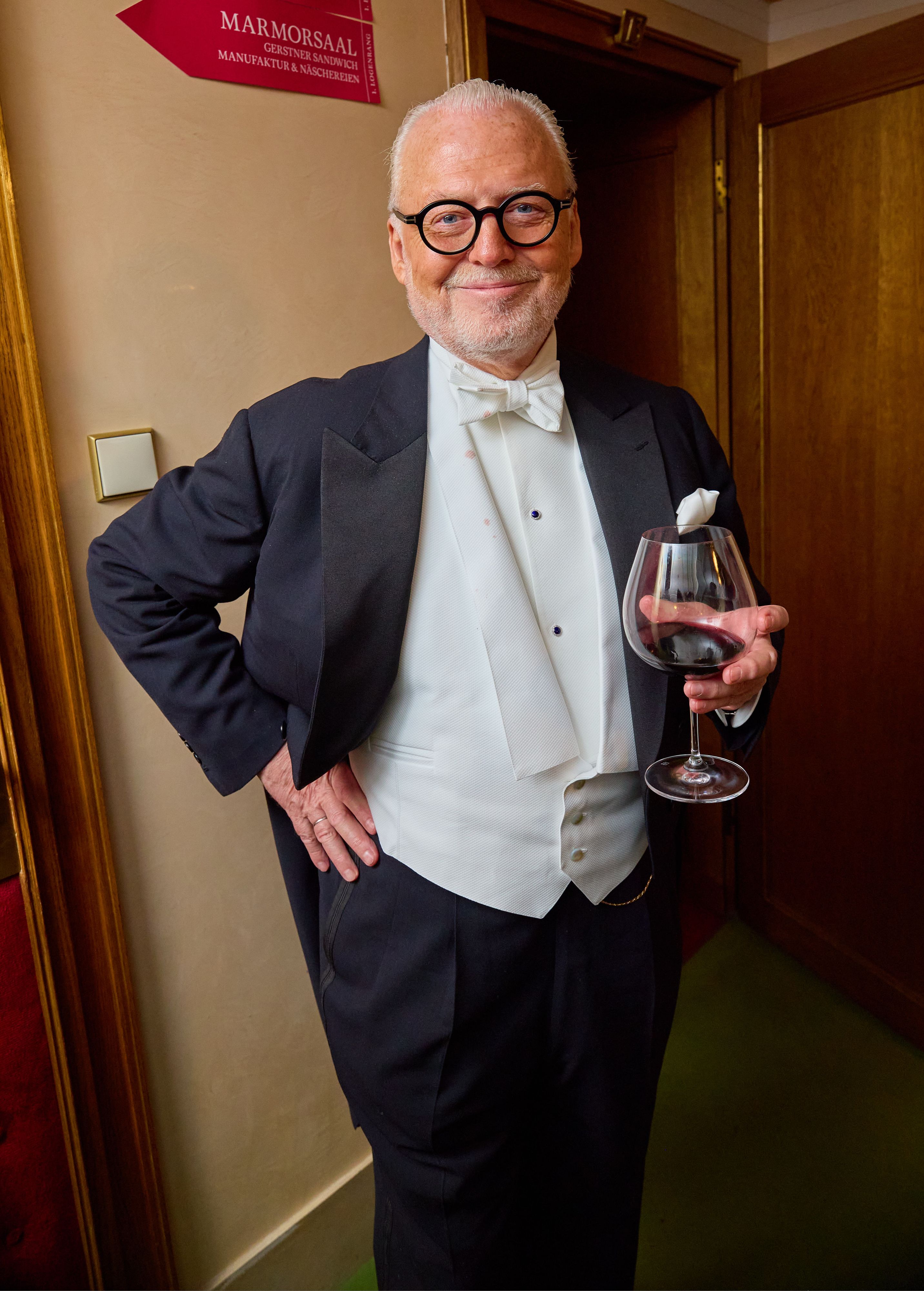 Wolfgang Rosam organisiert für Karl Nehammer ein Personenkomitee und berät ihn im Wahlkampf. Die SPÖ interessiert sich für Zahlungen der Ministerien an den Ex-Lobbyisten.