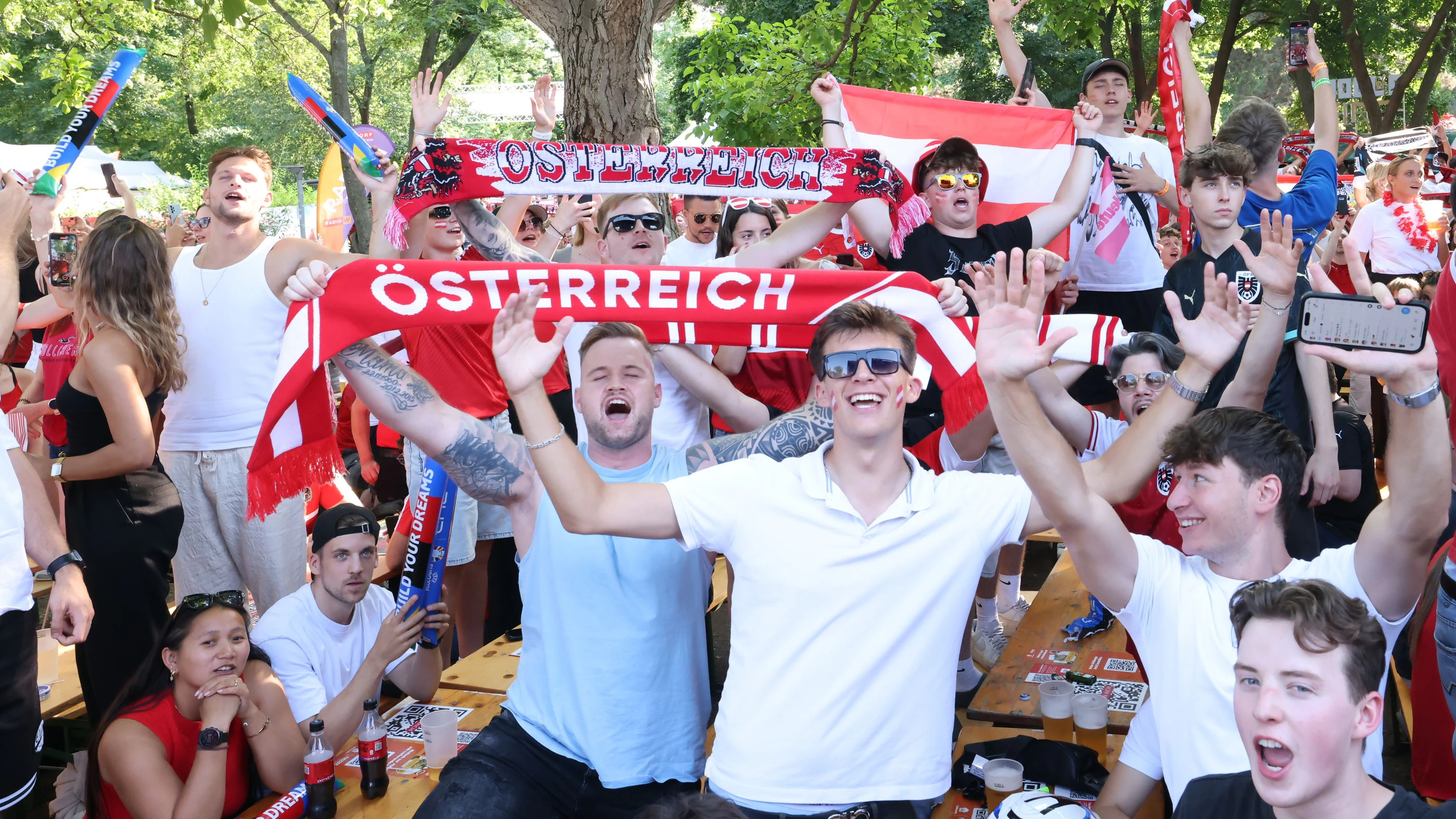 Public Viewing in der Fanzone Prater