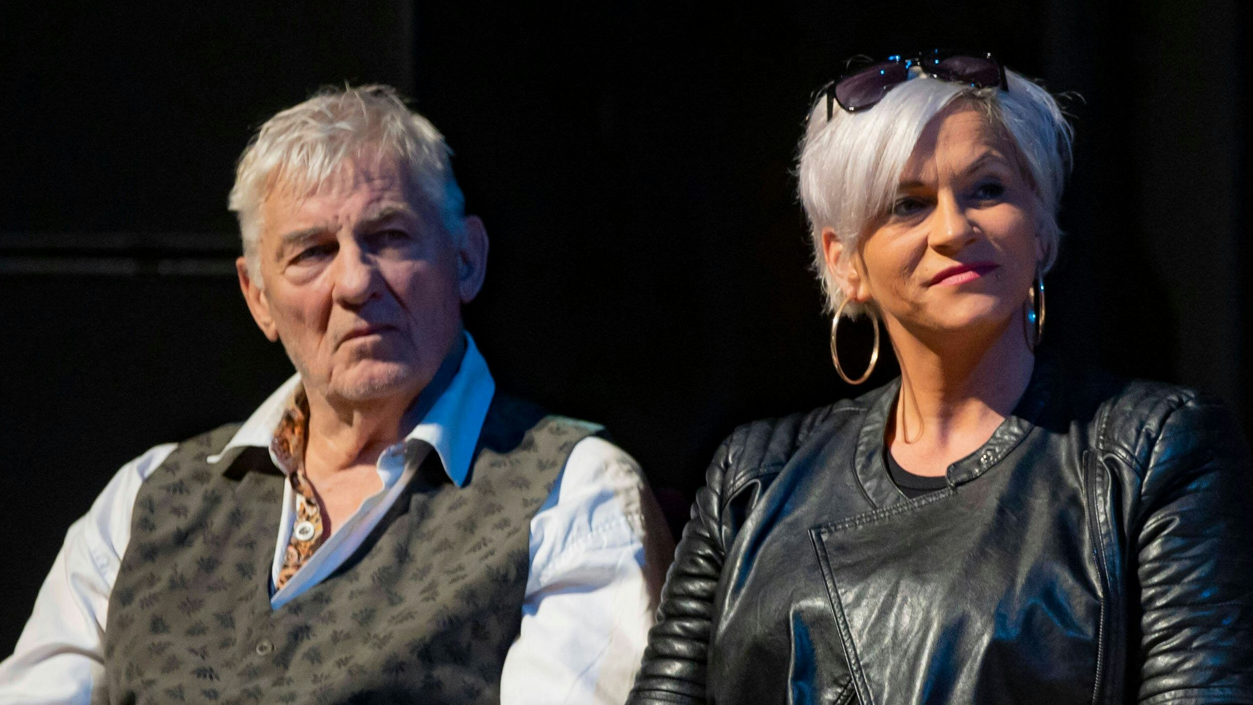 Heinz Hoenig befindet sich noch im Krankenhaus. Seine Frau Annika begleitet ihn.