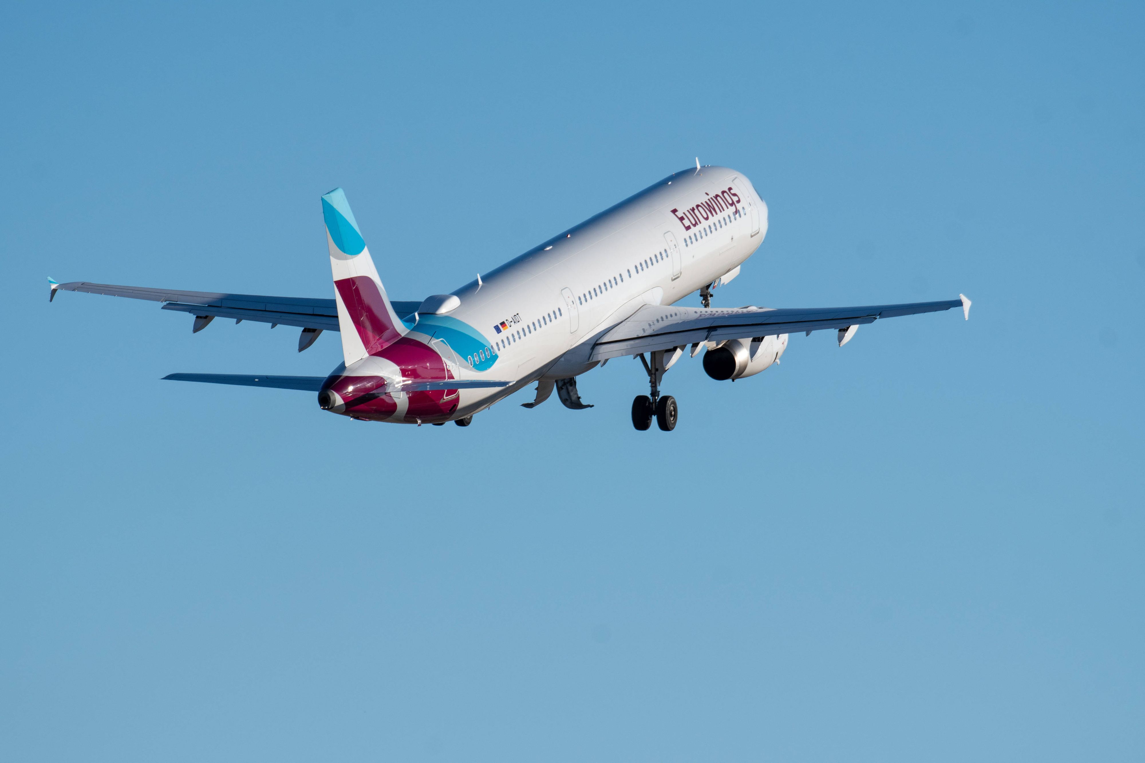 Das Bodenpersonal der Eurowings droht auf Mallorca mit einem Streik. (Symbolbild)