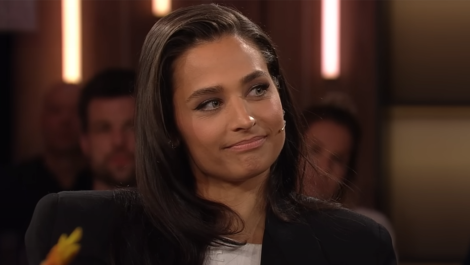 Amira Pocher plaudert aus dem Nähkästchen.