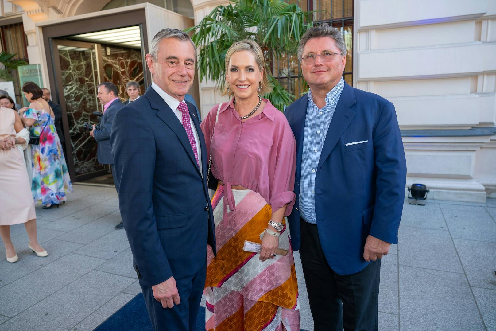 Gastgeber Heinrich Schaller mit Ehefrau Claudia, Karl-Heinz Strauss