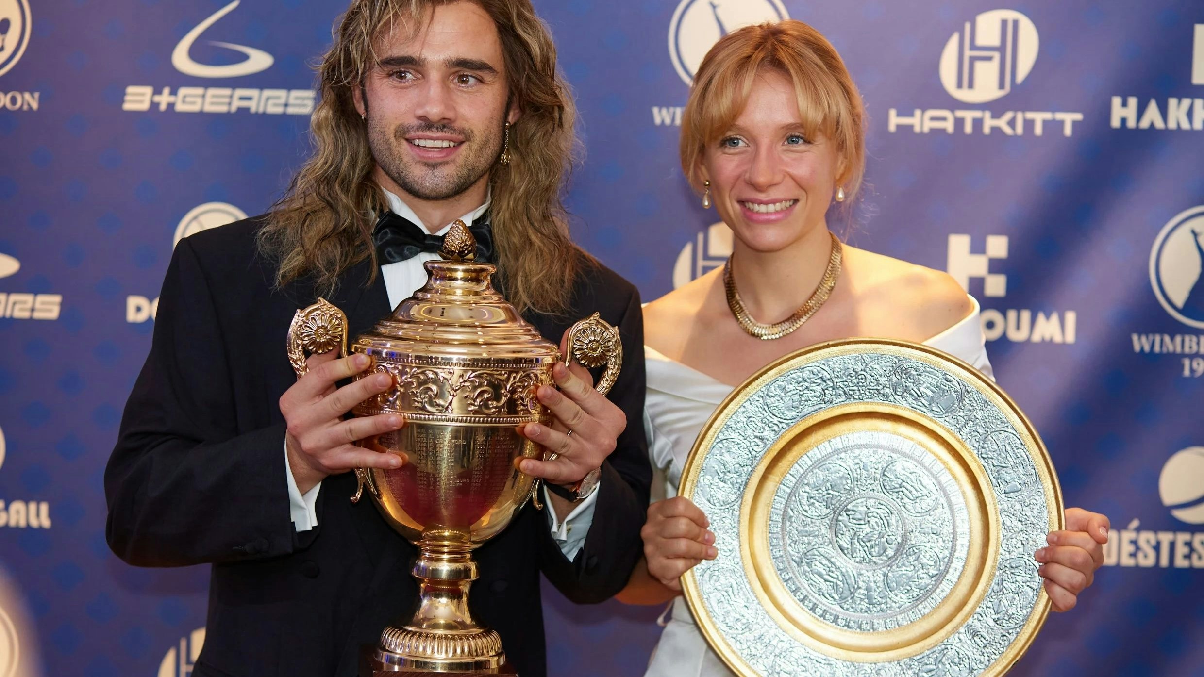 Steffi Graf (Lena Klenke) und Andre Agassi (Toby Sebastian) lernen sich auf der Tennis-Tour kennen – und schließlich lieben: "Perfect Match", ab 29. Juni auf Amazon Prime