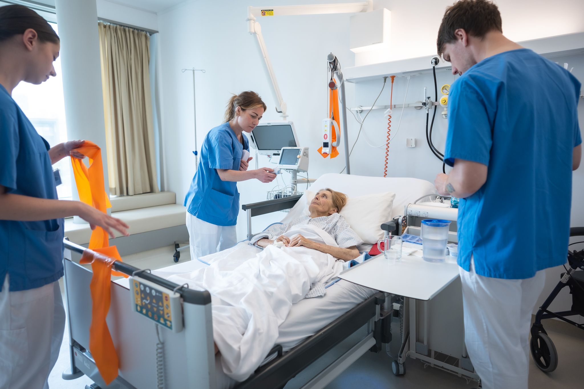 Practical Trainer zeigen Studierenden, wie der Hase läuft.