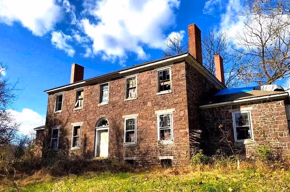 Dieses heruntergekommene, aber historisch relevante Haus in Pennsylvania ist derzeit gratis abzugeben. Es gibt aber einen (teuren) Haken.