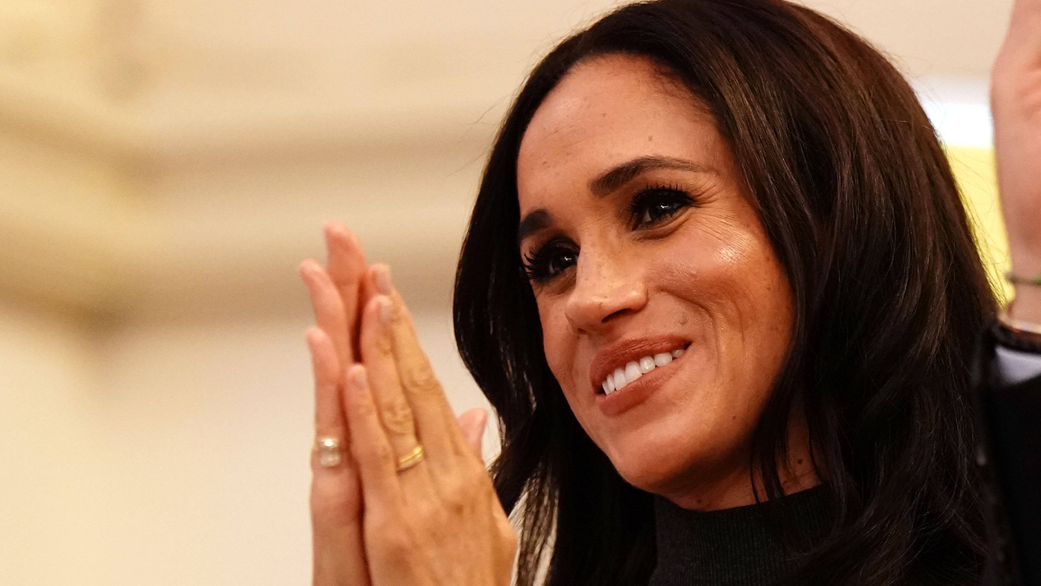 Laut einem begabten Briten ist Meghan keine Herzogin mehr.