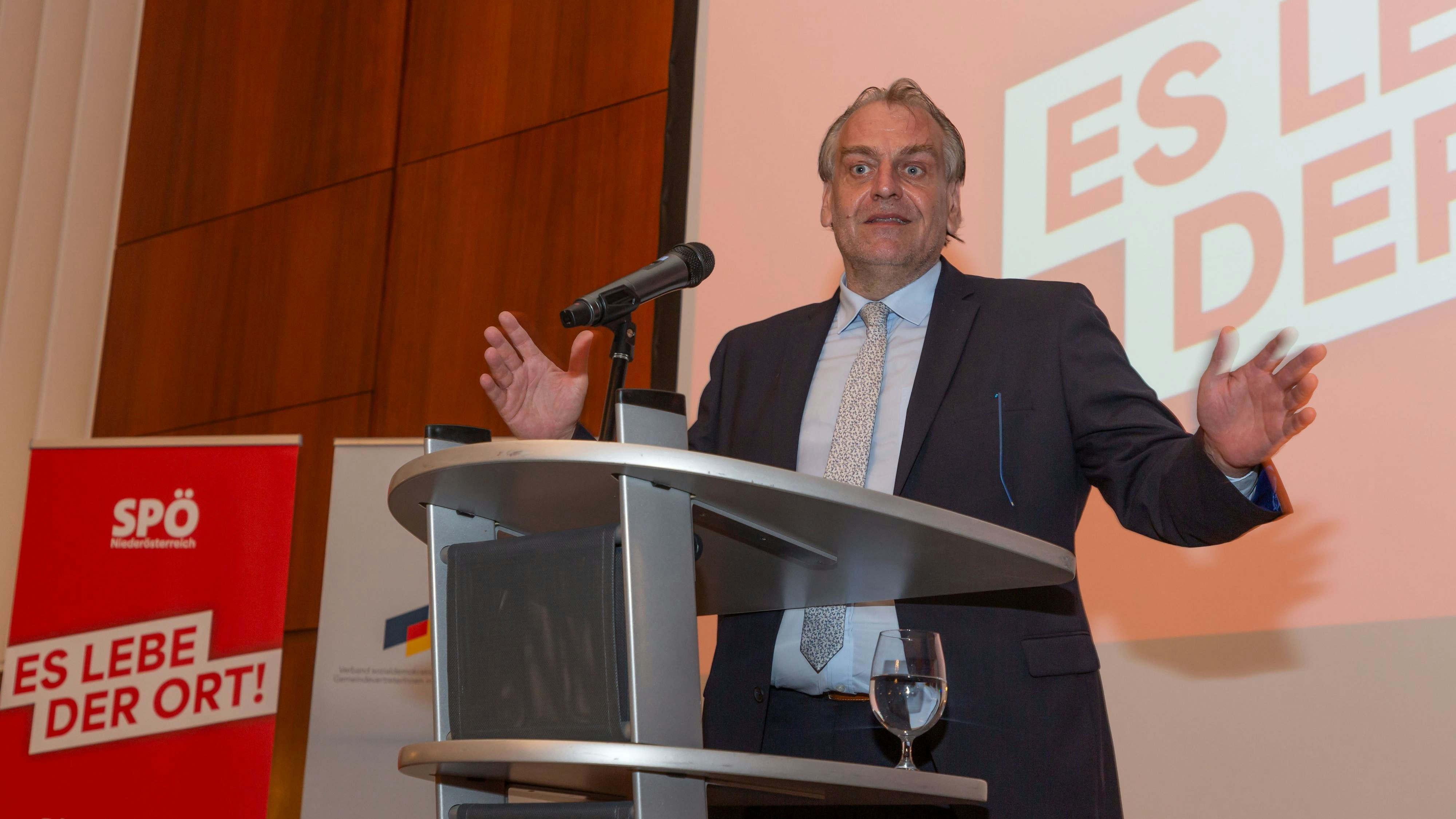 Andreas Kollross bei seiner Antrittsrede in Sankt Pölten.