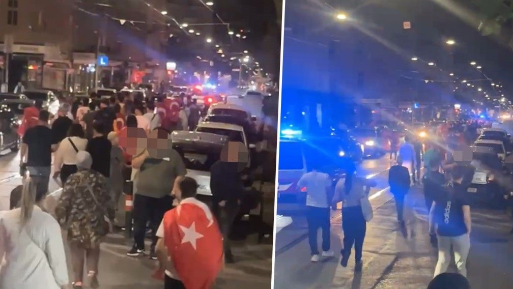 Fußball-Fans verwandelten den Reumannplatz am späten Mittwoch in ein rot-weißes Farbenmeer.