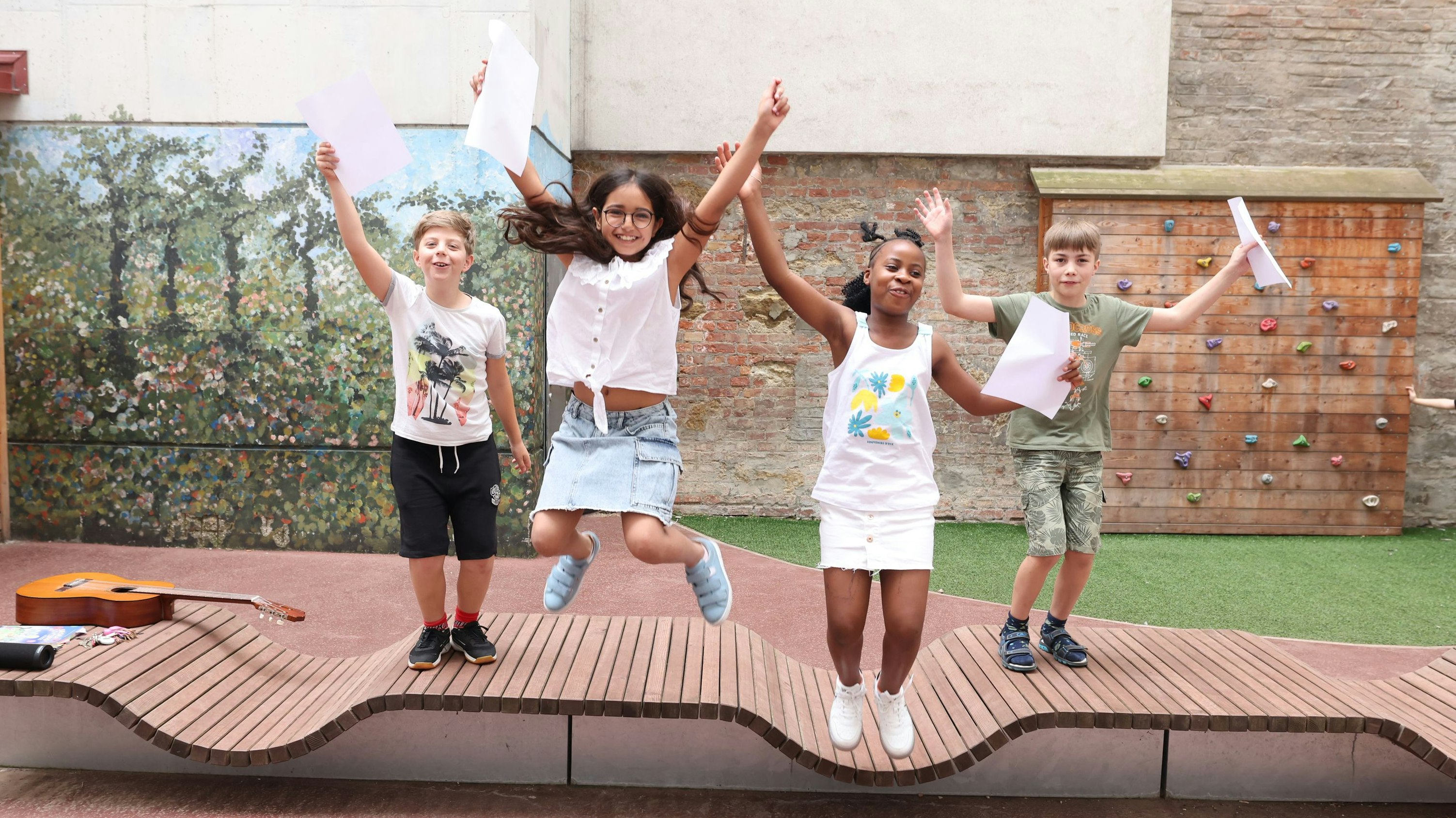 Die Kinder der VS Stubenbastei in der Inneren Stadt freuten sich über ihr Zeugnis.