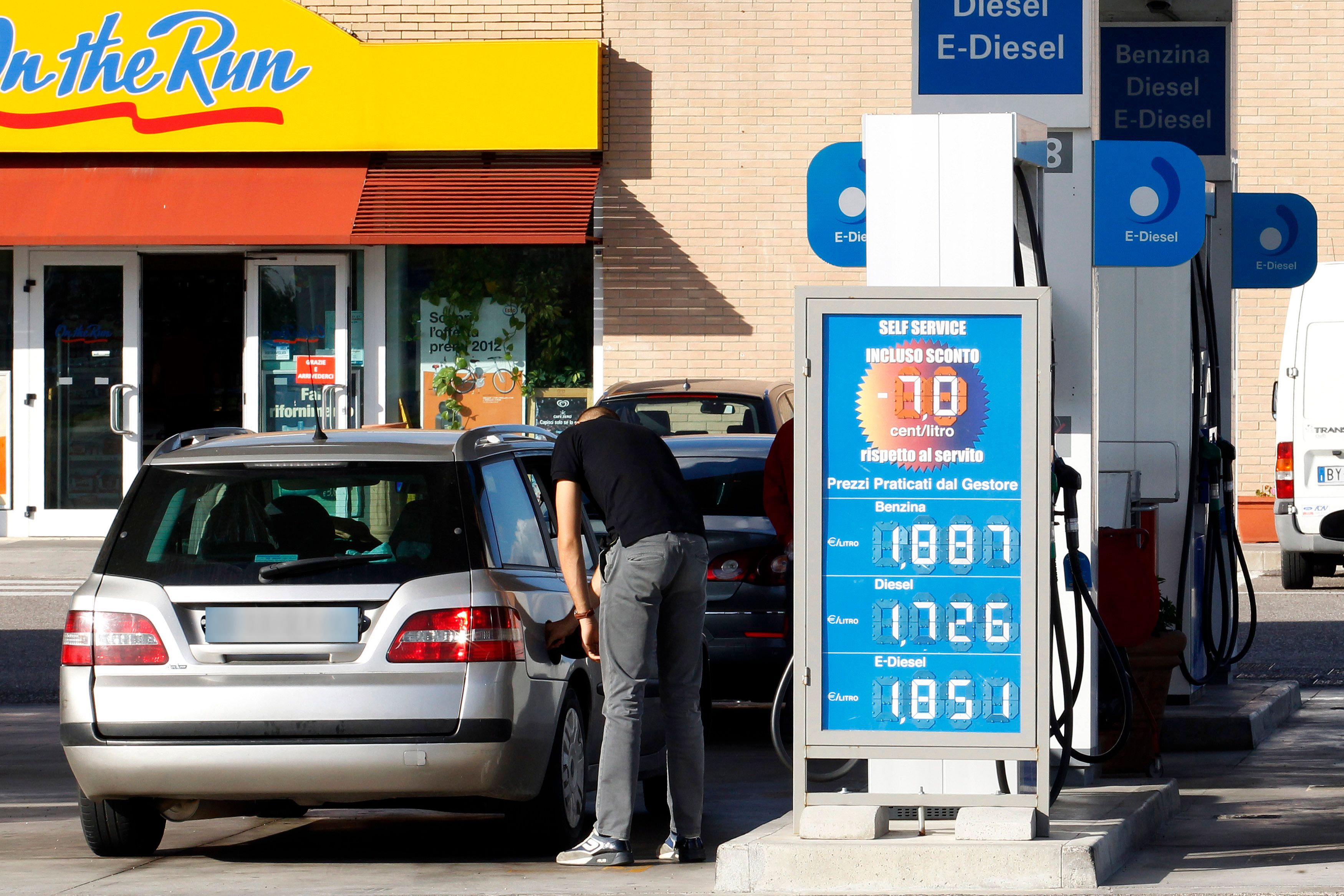 Bei der Fahrt in Richtung Süden wird über kurz oder lang auch ein Stopp an einer Tankstelle fällig – sei es zur Versorgung des Fahrzeugs oder dessen Passagiere.