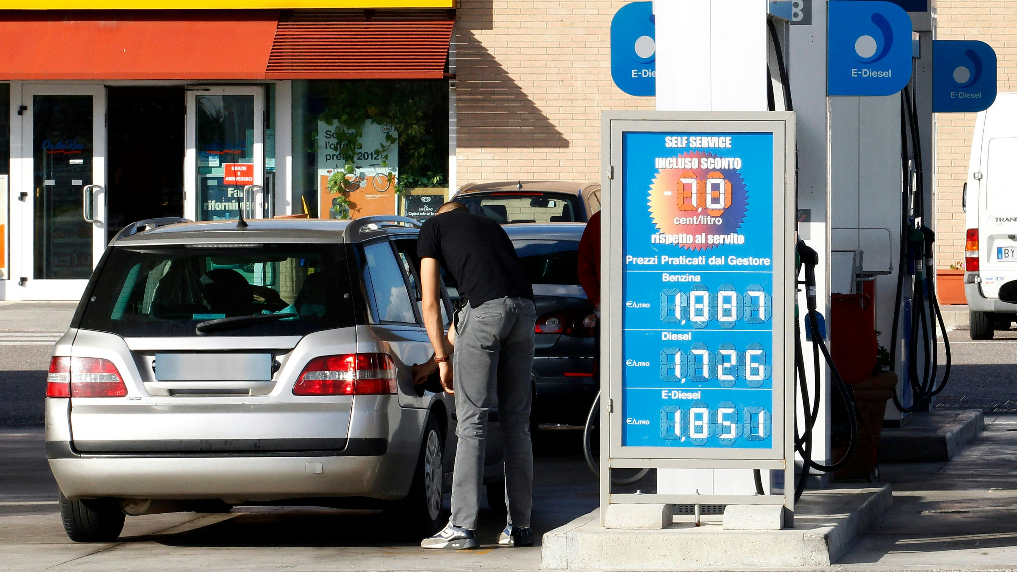 Bei der Fahrt in Richtung Süden wird über kurz oder lang auch ein Stopp an einer Tankstelle fällig – sei es zur Versorgung des Fahrzeugs oder dessen Passagiere.