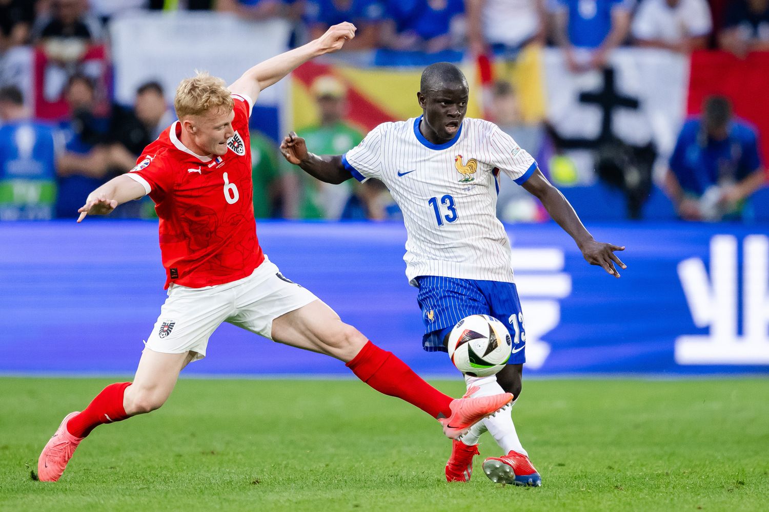 ÖFB-Mittelfeld-Mann Nicolas Seiwald gegen Frankreich. 