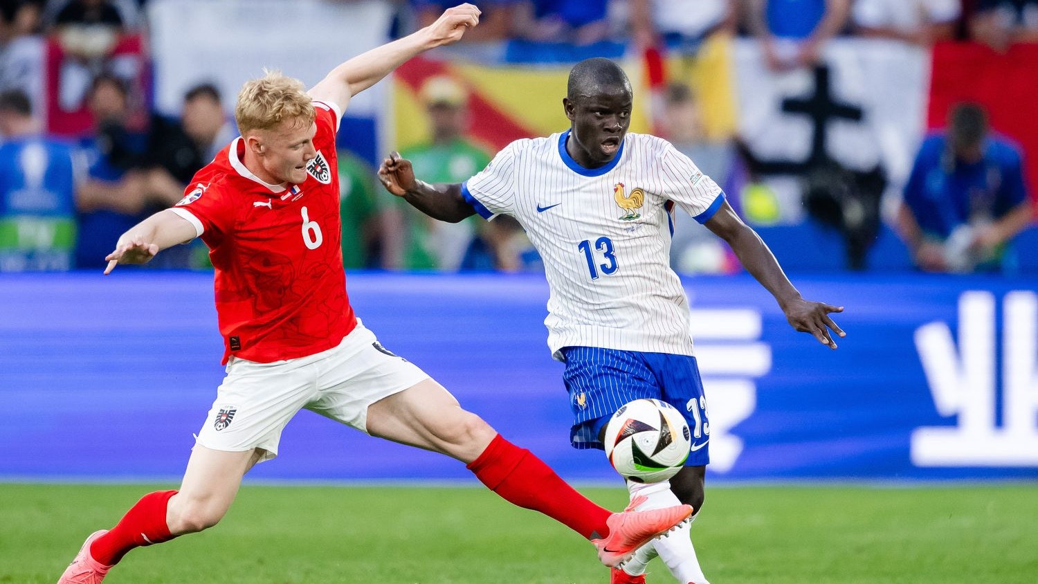 ÖFB-Mittelfeld-Mann Nicolas Seiwald gegen Frankreich. 