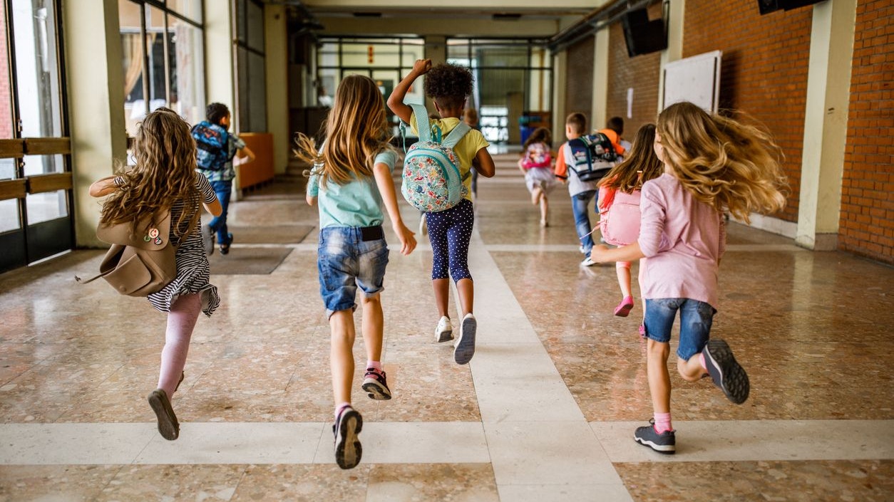 Die Schule ist aus, die Party beginnt.