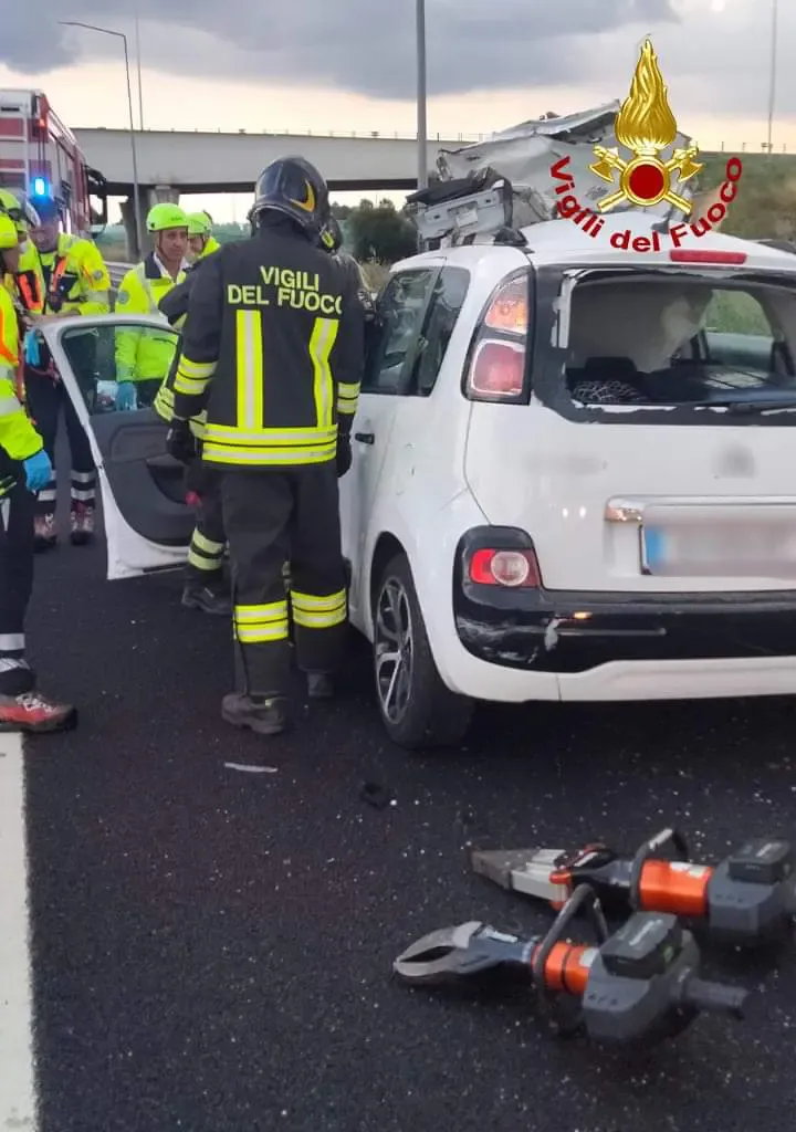 Für die Pkw-Lenkerin kam jede Hilfe zu spät.