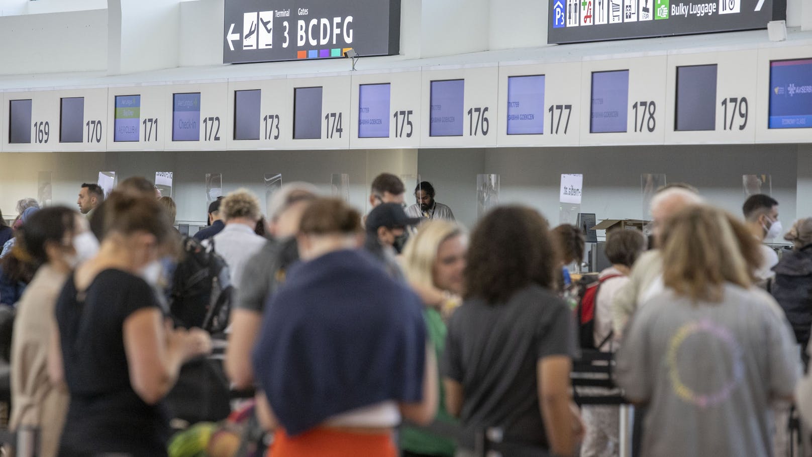 Unwetter sorgt für Warte-Chaos am Flughafen Wien