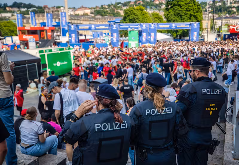 Am Mittwoch wurden drei Personen während eines Public-Viewings des Tschechien-Türkei-Spiels bei einem Messerangriff schwer verletzt.