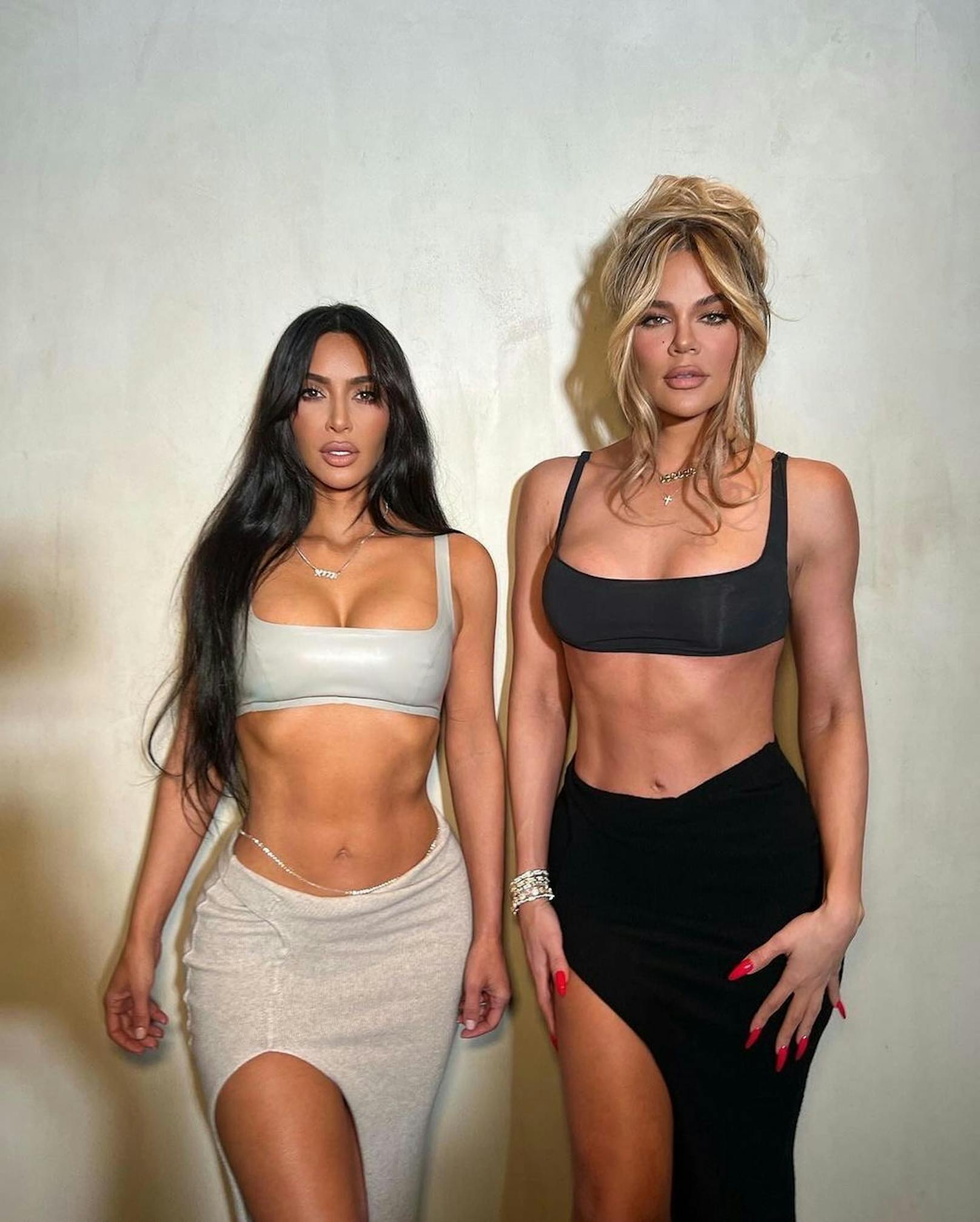 Khloe wird 40! Dafür gibt es ein sexy Foto-Shooting mit Schwester Kim Kardashian.