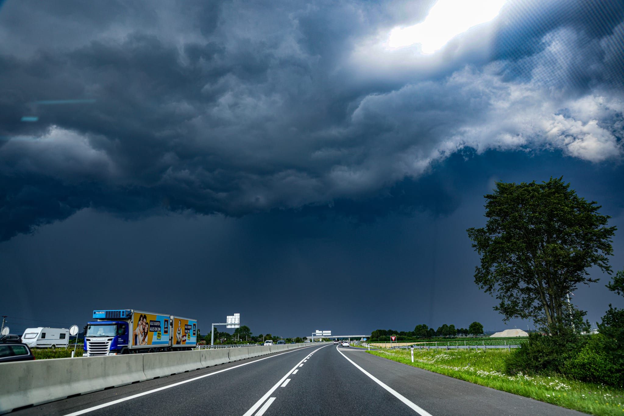 Gewitter In NÖ – Riesige Unwetter-Zelle Ist Bereits Vor Den Toren Wiens ...