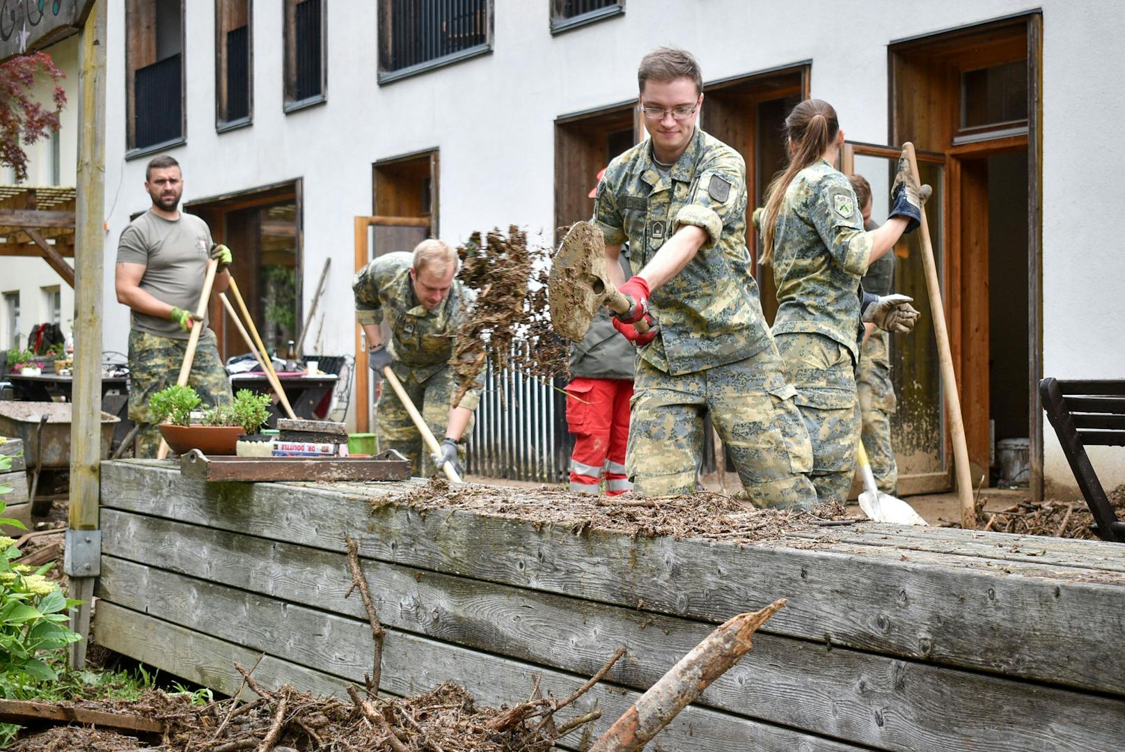Soldaten des Bundesheeres standen nach schweren Unwettern in der Steiermark und dem Burgenland am 8. Juni 2024 für 19 Tage im Katastropheneinsatz.