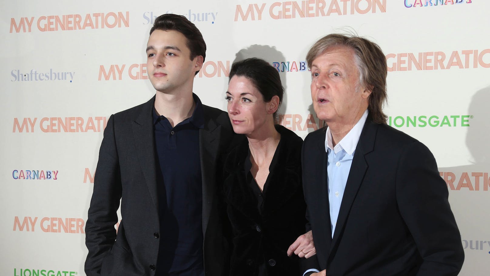 Arthur Donald (l.) mit Mama Mary McCartney and Opa Sir Paul McCartney.