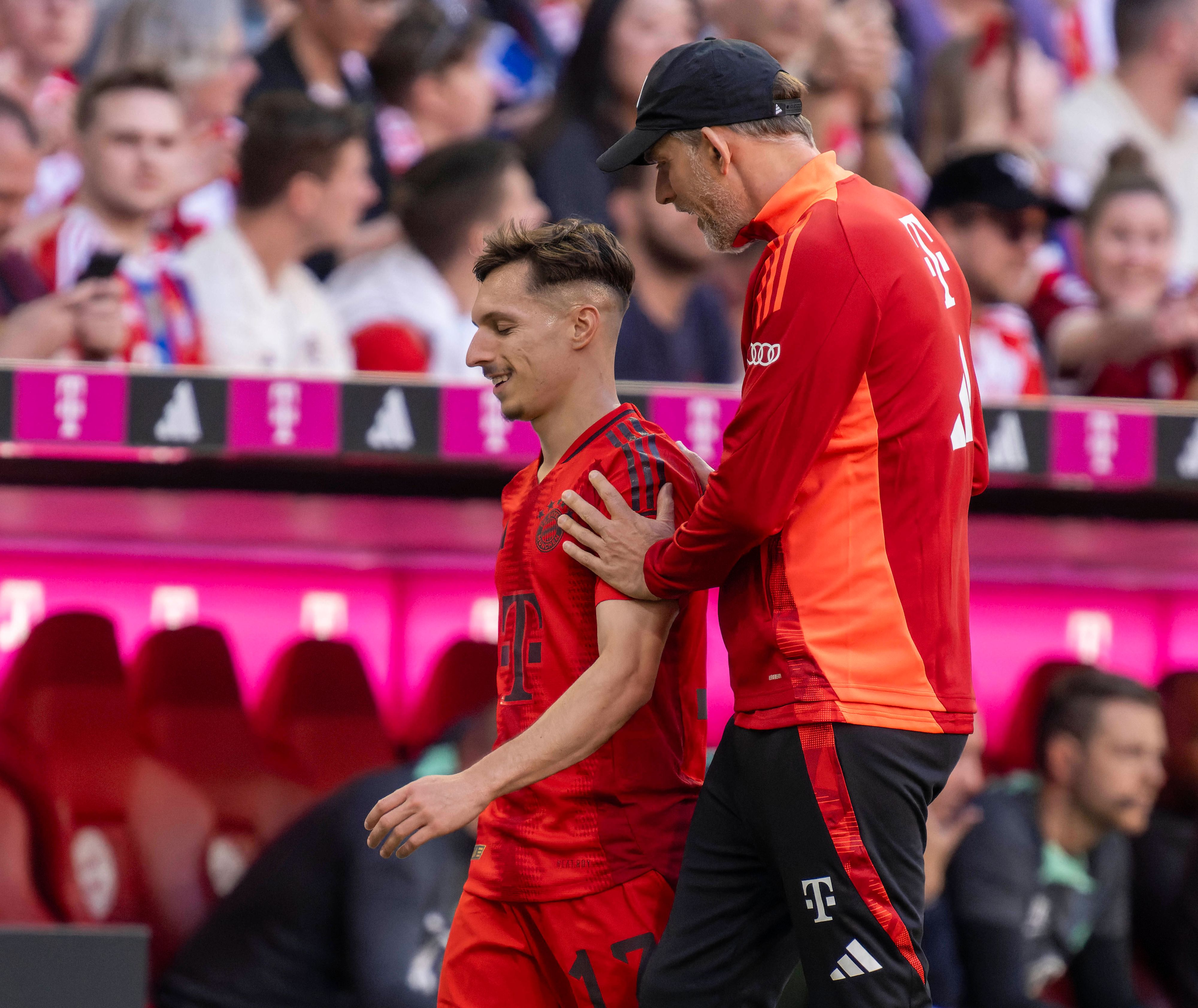 Bayern-Trainer Thomas Tuchel und der spanische Flügelflitzer Bryan Zaragoza. 