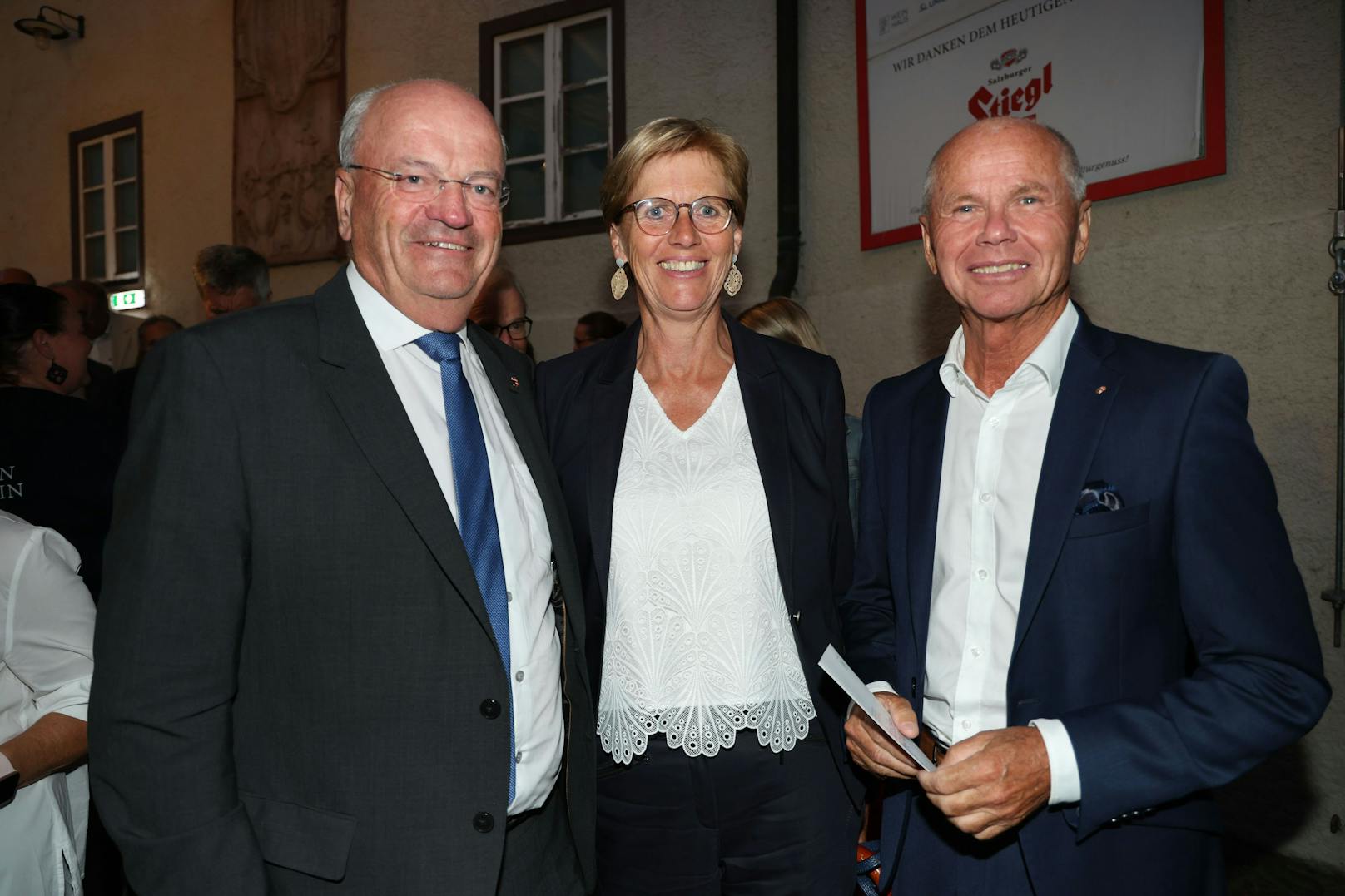 SWB Geschäftsführer Christian Struber mit Ehefrau Annemarie und der frühere Landeshauptmannstellvertreter Christian Stöckl 