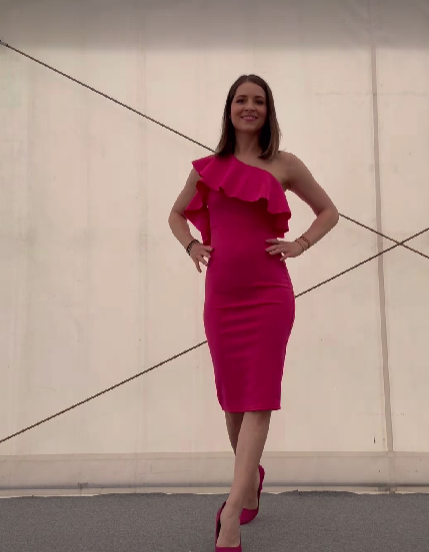 Kristina Inhof zeigt sich in einem engen Kleid - nur zwei Monate nach der Geburt ihrer Tochter