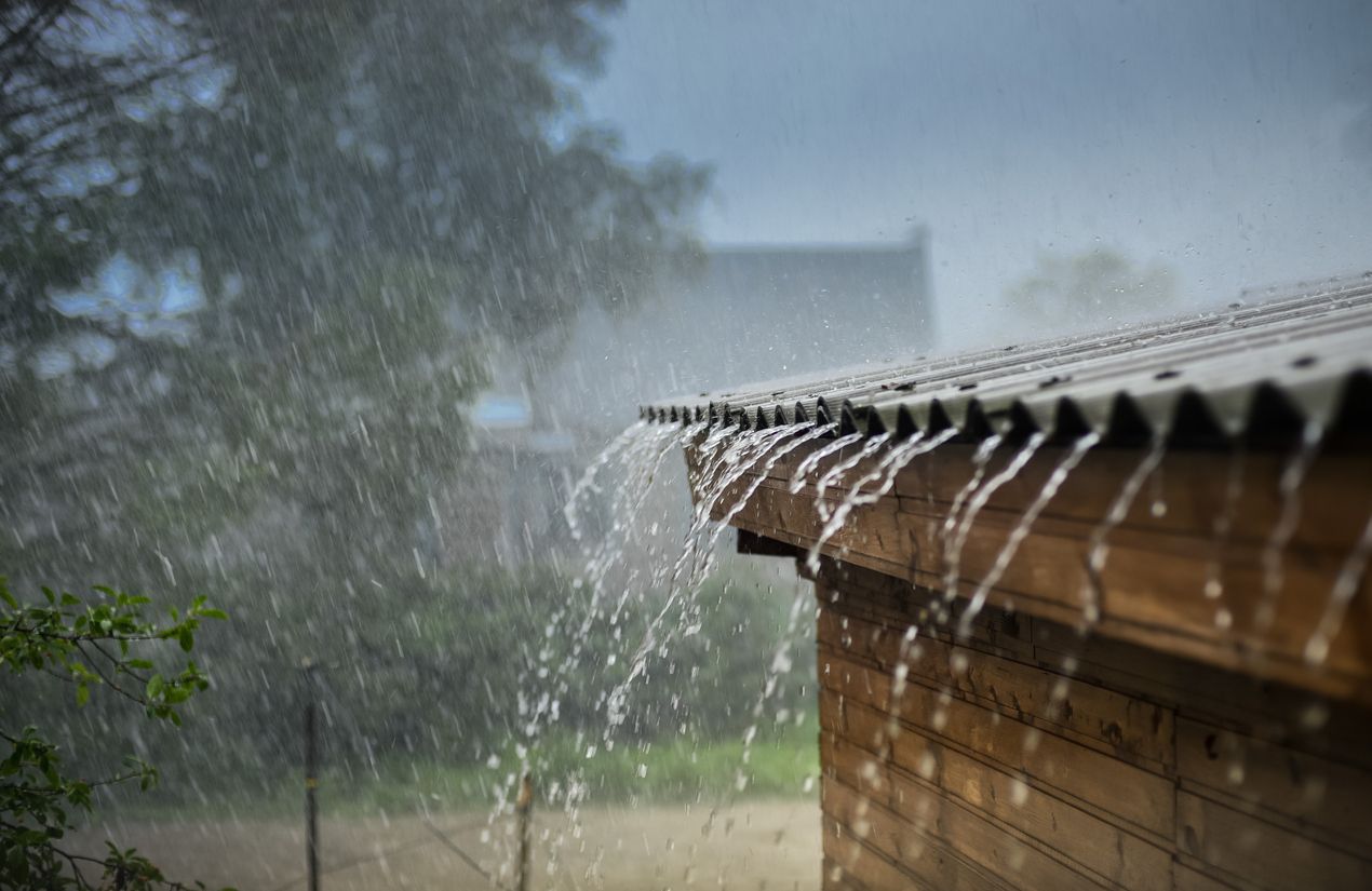 Ab Sonntag bringt eine Kaltfront schwere Regenschauer und Gewitter nach Österreich. (Symbolbild)
