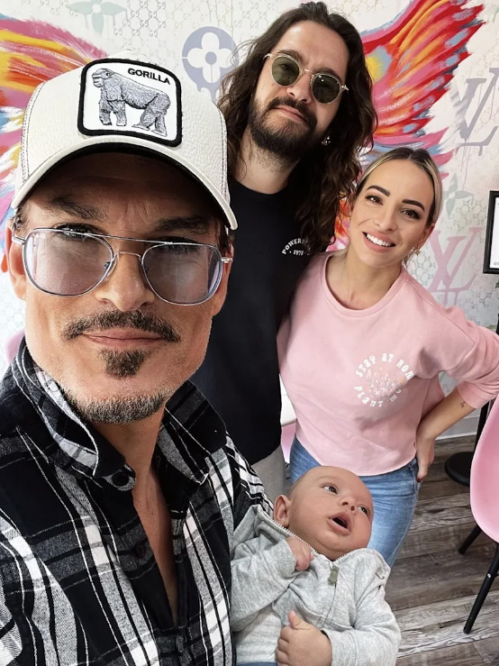 Bei Chris (l.) und seiner Frau hat sogar schon Tom Kaulitz vorbeigeschaut.