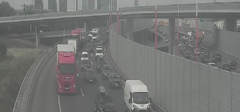 Blick auf die Südosttangente: Wie hier ging vielerorts in beide Richtungen gar nichts mehr.