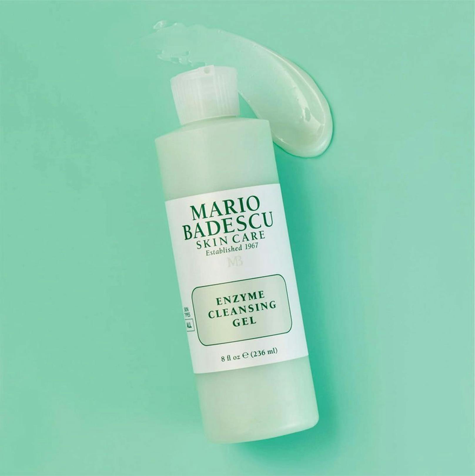 Mario Badescu hat ein frisches Reinigungsgel für den Sommer, das mit Enzymen das Gesicht nachhaltig reinigt und ein Frischegefühl hinterlässt. Das Enzyme Cleansing Gel kostet für 59 ml 9,90 Euro.