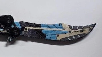 Die Beamten stellten das Butterflymesser sicher.