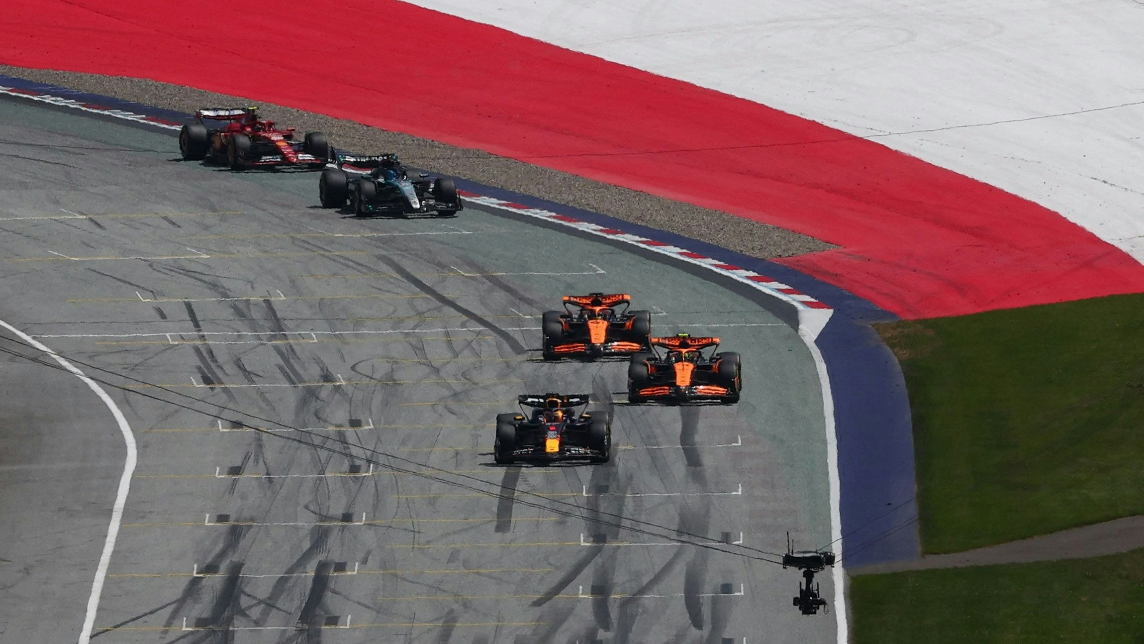 Red-Bull-Star Max Verstappen in der Zielkurve von Spielberg. 