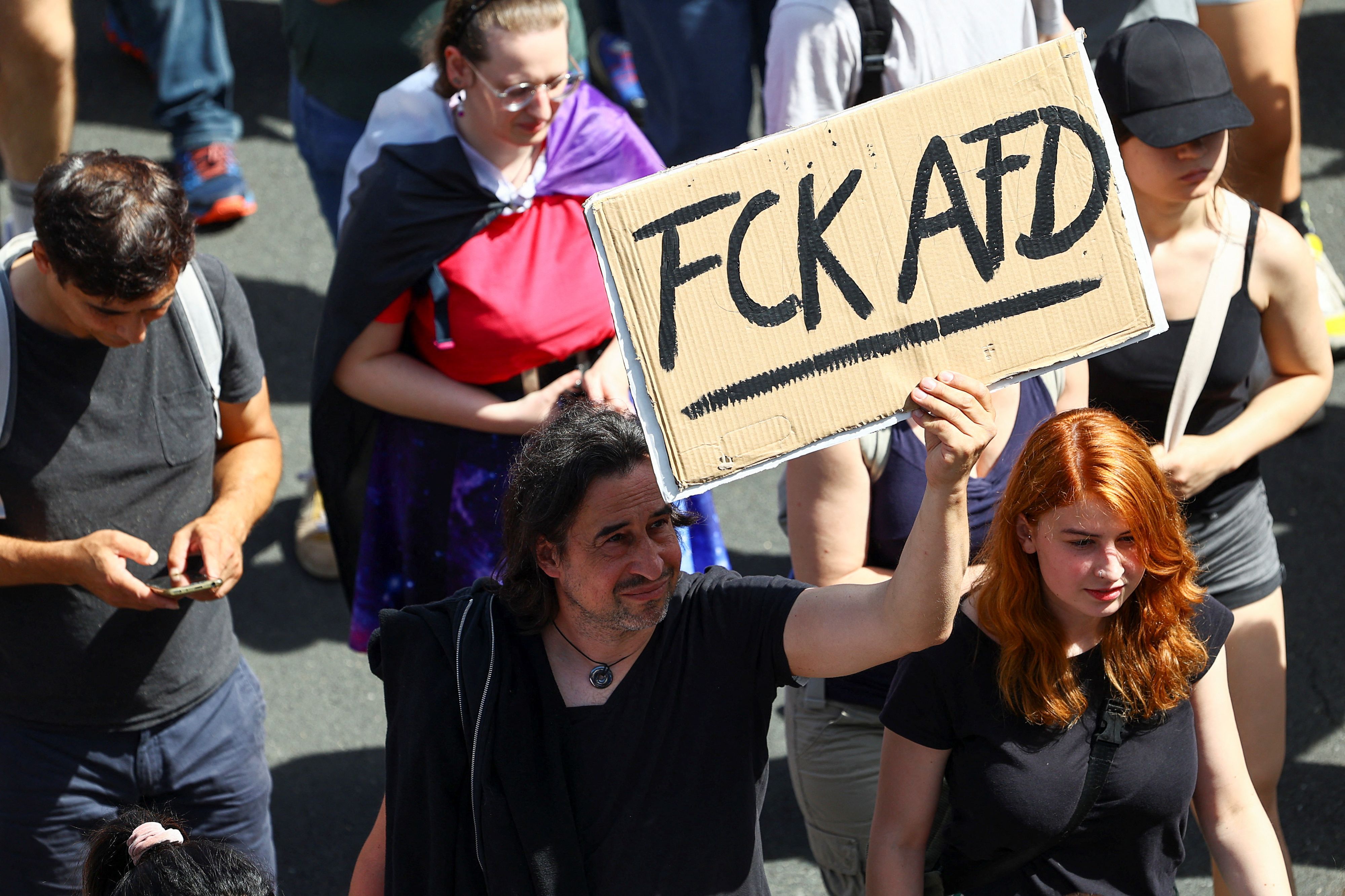 Gegen den am Samstag begonnenen zweitägigen Parteitag in Essen hatte es am Samstag mehrere Demonstrationen gegeben.