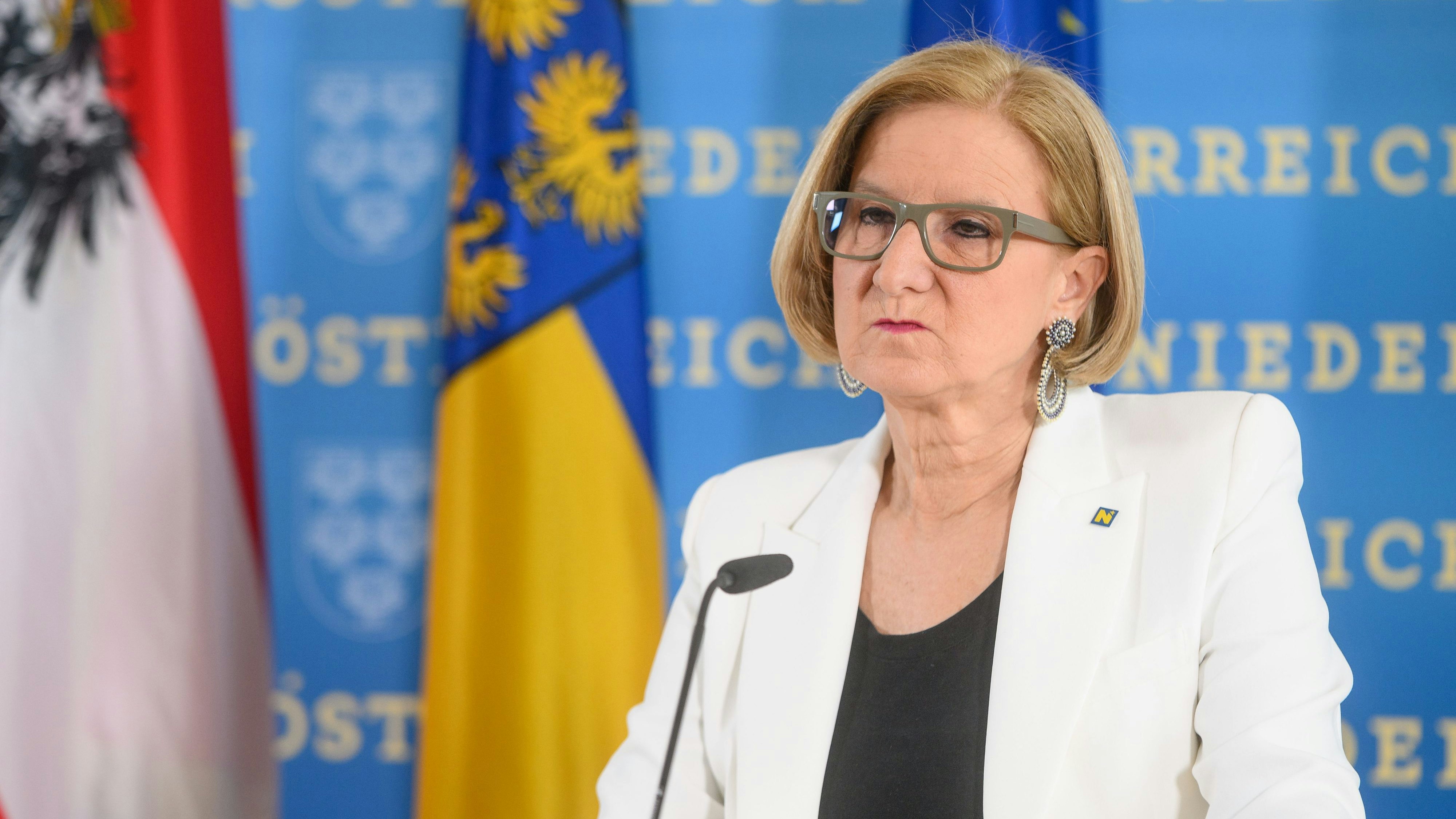 Download von www.picturedesk.com am 29.06.2024 (11:56).  ST. POELTEN, OESTERREICH - 2. FEBRUAR: Landeshauptfrau von Niederoesterreich Johanna Mikl-Leitner (OEVP) bei einer Pressekonferenz zur Kooperation des Landes Niederoesterreichs und des Innenministeriums im Bereich Cybersicherheit im Landhaus, Millenniumssaal am 2. Februar, 2024 in St. Poelten, Oesterreich.240202_SEPA_32_008 - 20240202_PD1817 - Rechteinfo: Rights Managed (RM)