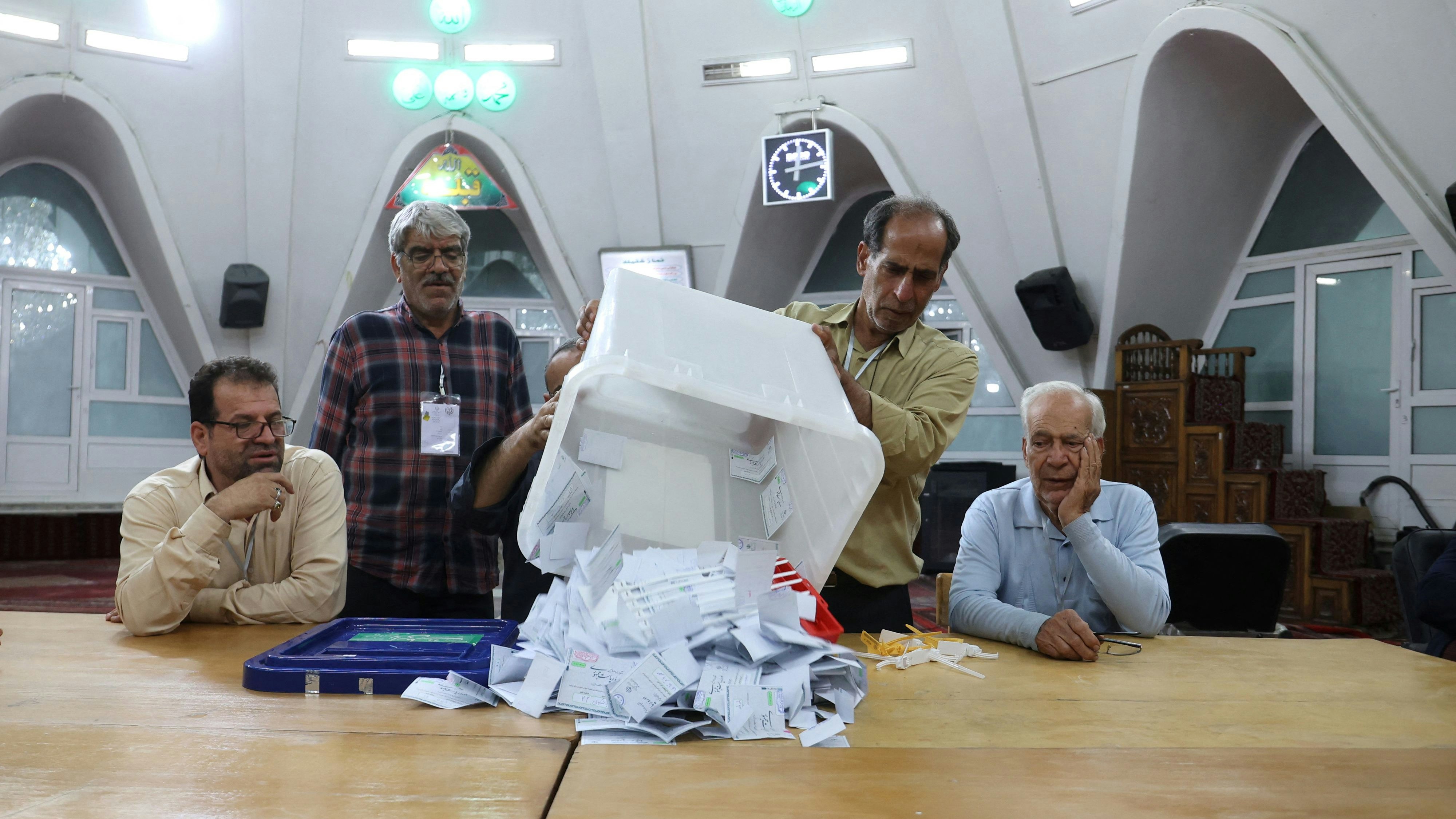 Bei der Präsidentenwahl im Iran ist durch den ersten Wahlgang eine Stichwahl notwendig geworden. 