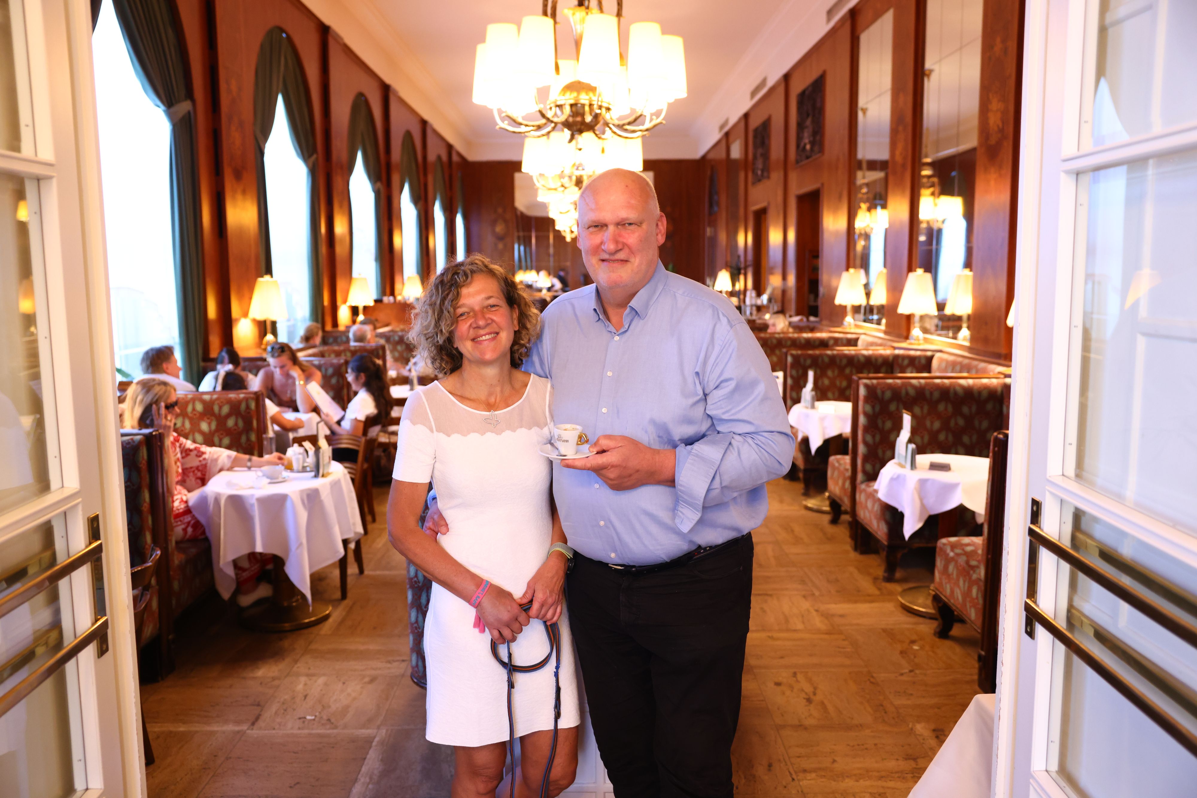 Auf Gastro-Großunternehmer wie Bernd und Irmgard Querfeld (u.a. Café Landtmann, Café Mozart, Bootshaus) kommen durch die neue Regel relativ hohe Mehrkosten zu